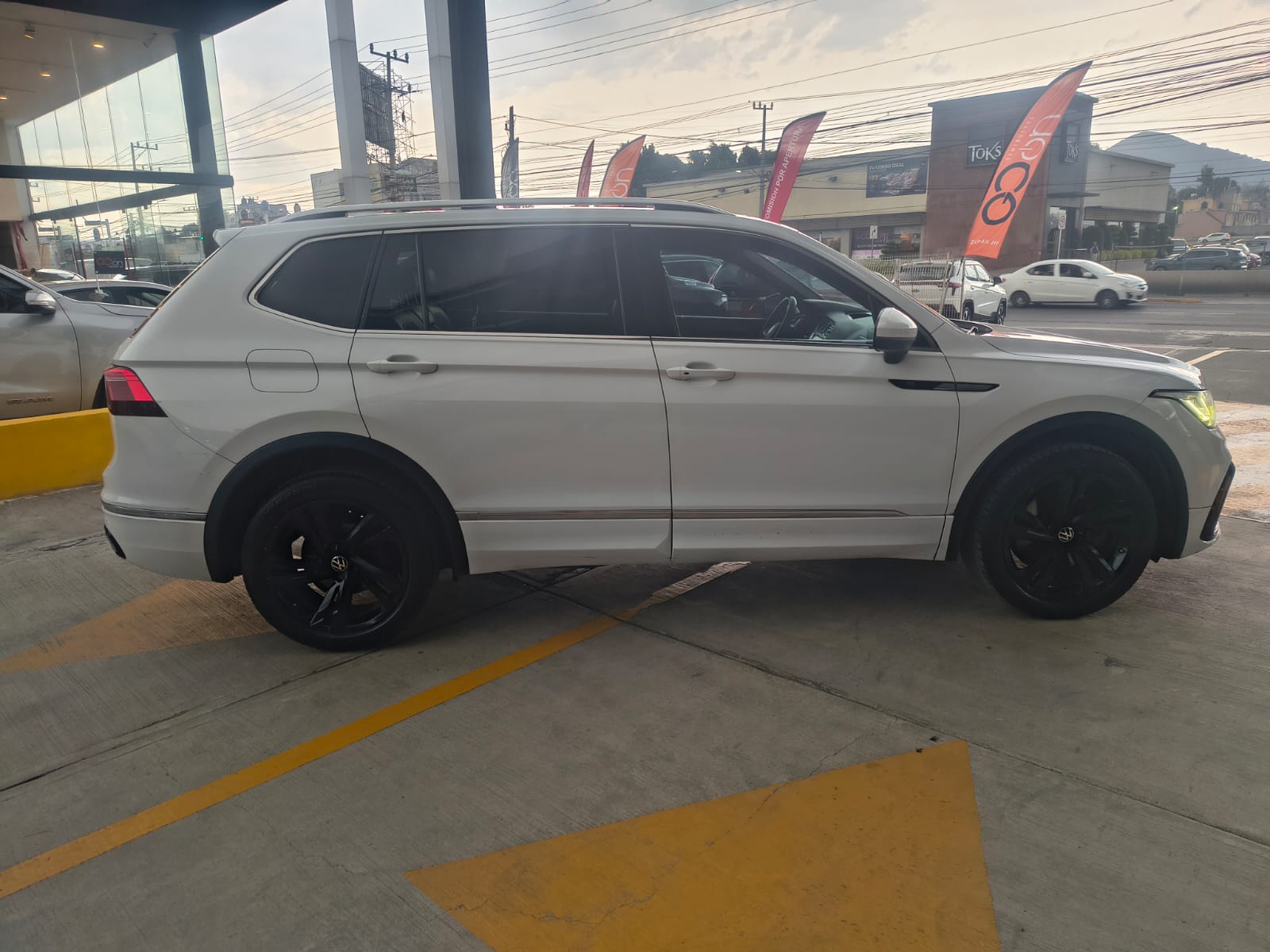 2022 Volkswagen TIGUAN 5 PTS R-LINE 14T DSG PIEL QCP F LED RA-19