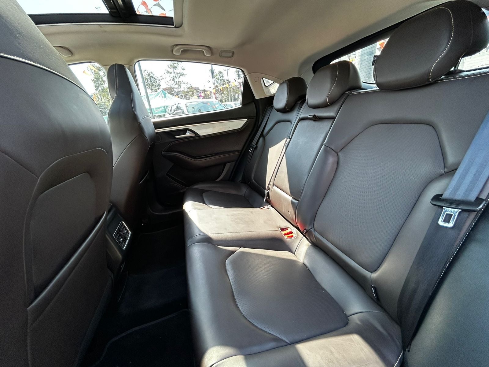 2023 JAC J7 4 PTS LIMITED 15T TA PIEL CAMARA REVERSA TP F LED RA-17