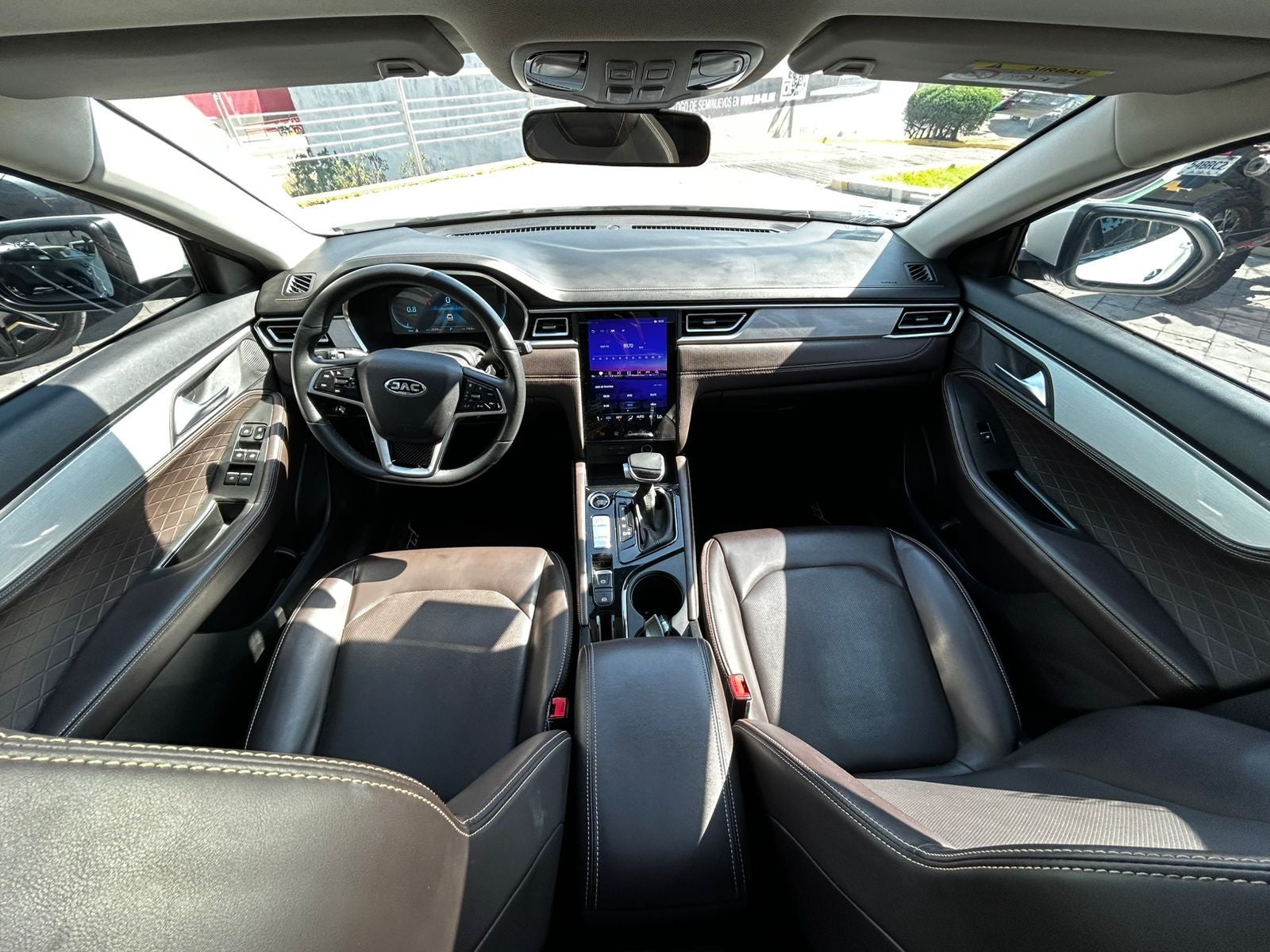 2023 JAC J7 4 PTS LIMITED 15T TA PIEL CAMARA REVERSA TP F LED RA-17