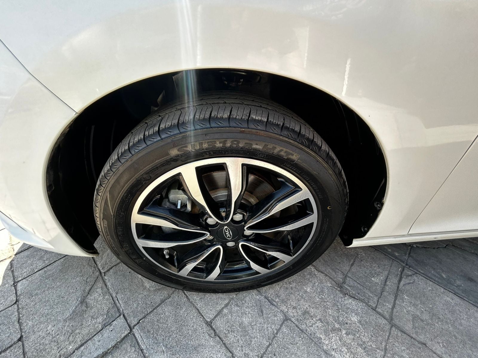 2023 JAC J7 4 PTS LIMITED 15T TA PIEL CAMARA REVERSA TP F LED RA-17