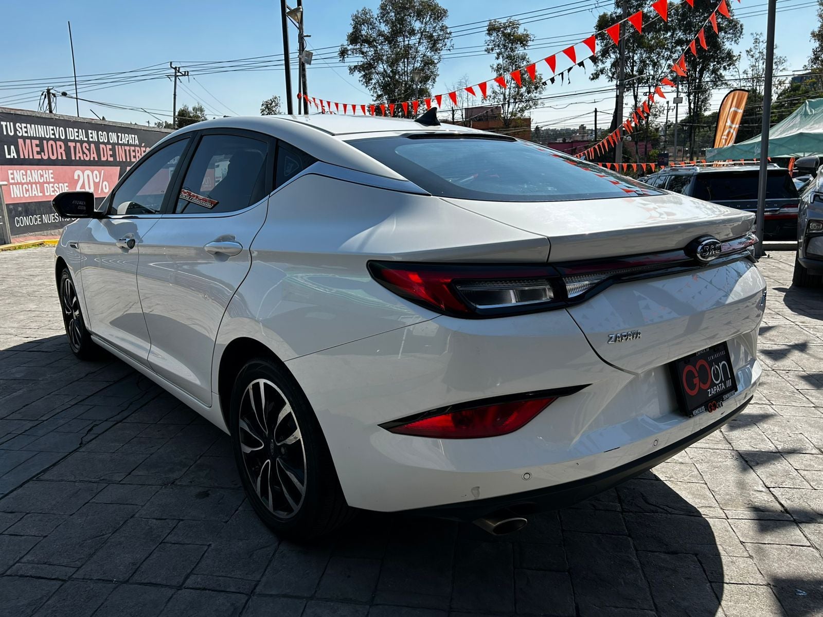 2023 JAC J7 4 PTS LIMITED 15T TA PIEL CAMARA REVERSA TP F LED RA-17