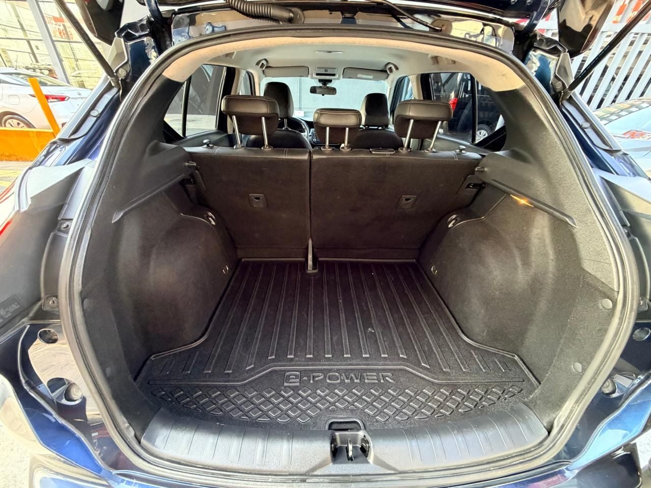 2023 Nissan KICKS 5 PTS E-POWER PLATINUM ELECTA PIEL ADAS RA-17