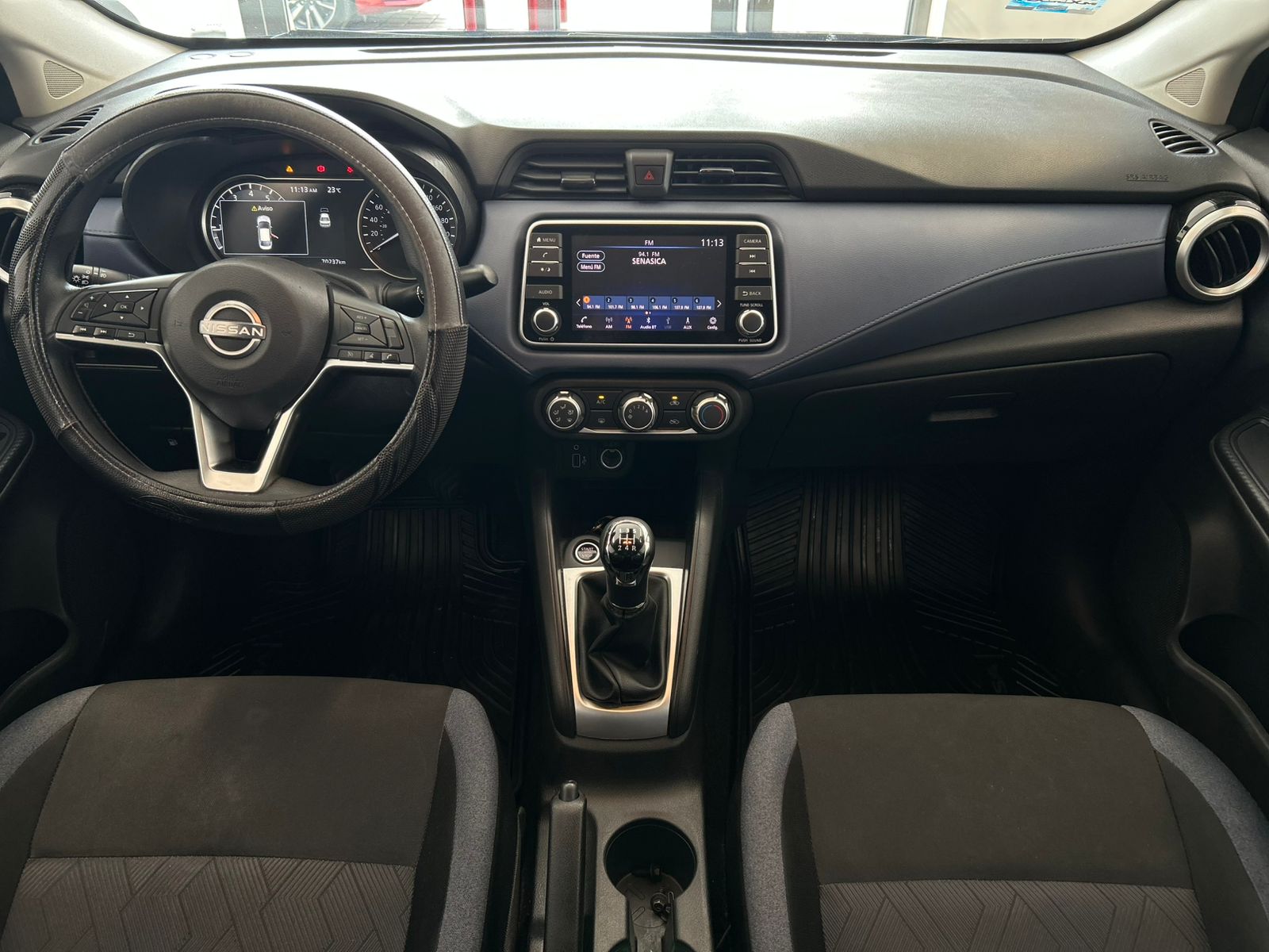 2023 Nissan Versa Base