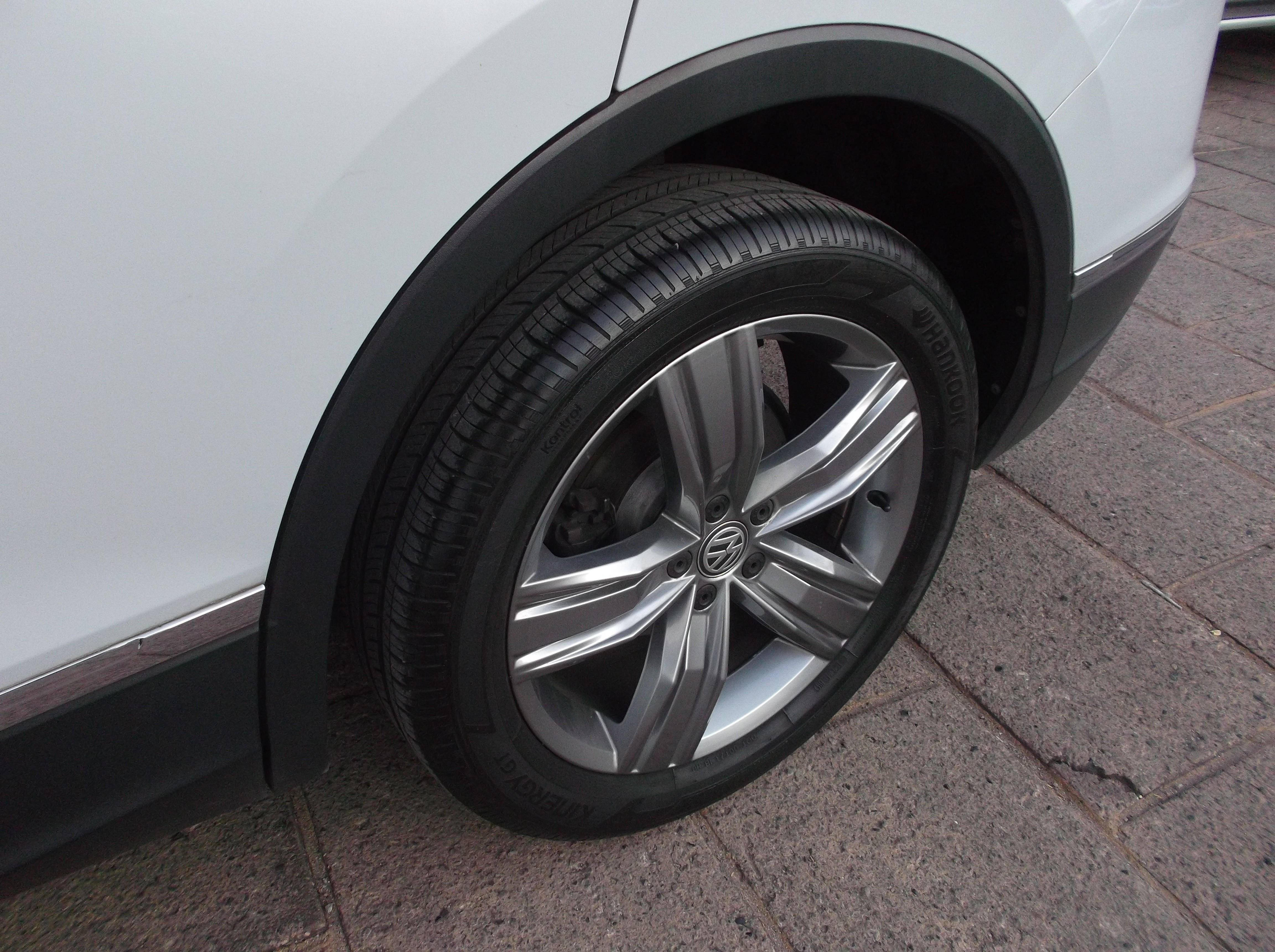 2018 Volkswagen TIGUAN 5 PTS HIGHLINE 20T DSG PIEL F LED RA-19 4X4