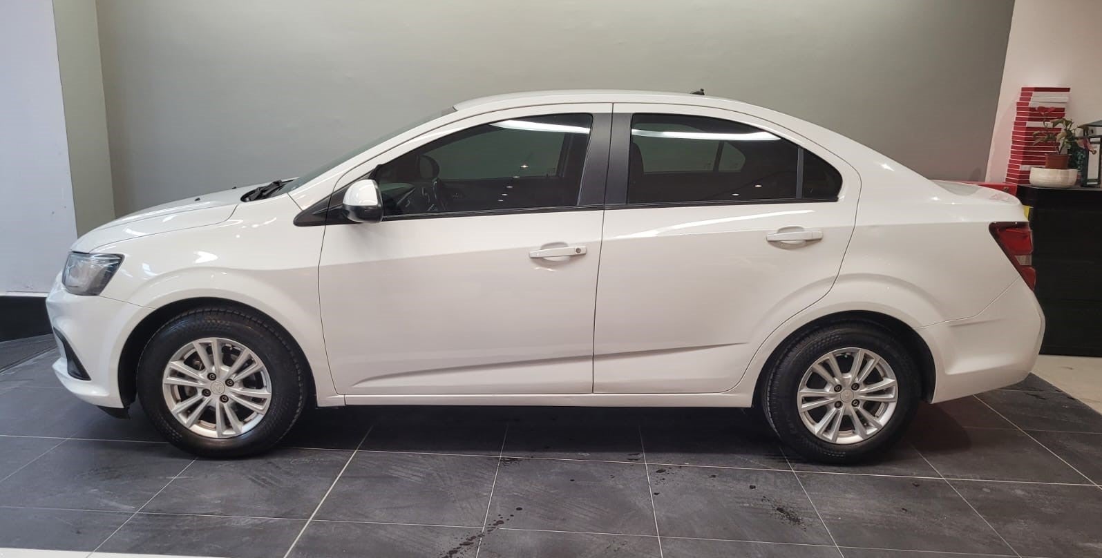 2017 Chevrolet Sonic LT, L4, 1.6L, 115 CP, 4 PUERTAS, STD