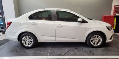 2017 Chevrolet Sonic LT, L4, 1.6L, 115 CP, 4 PUERTAS, STD