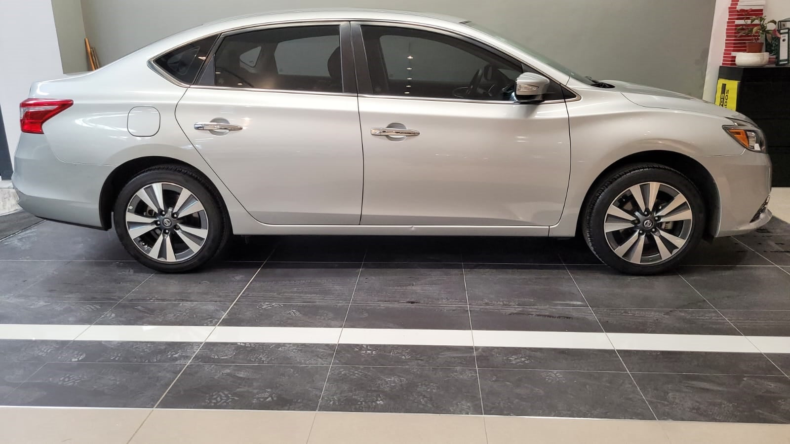 2018 Nissan SENTRA EXCLUSIVE L4 1.8L 129 CP 4 PUERTAS AUT PIEL BA AA QC