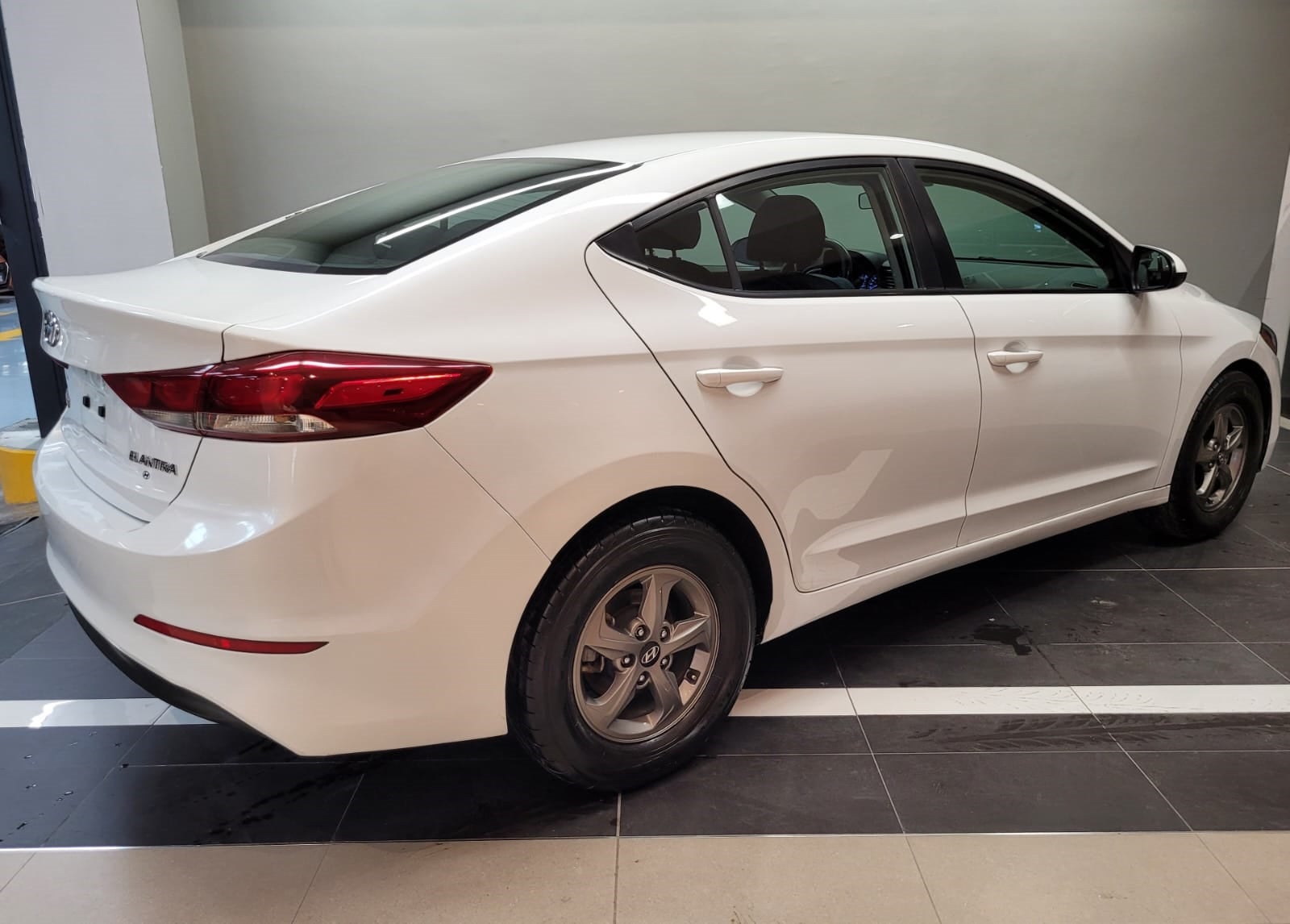 2018 Hyundai Elantra GLS L4 2.0L 147 CP 4 PUERTAS STD BA AA