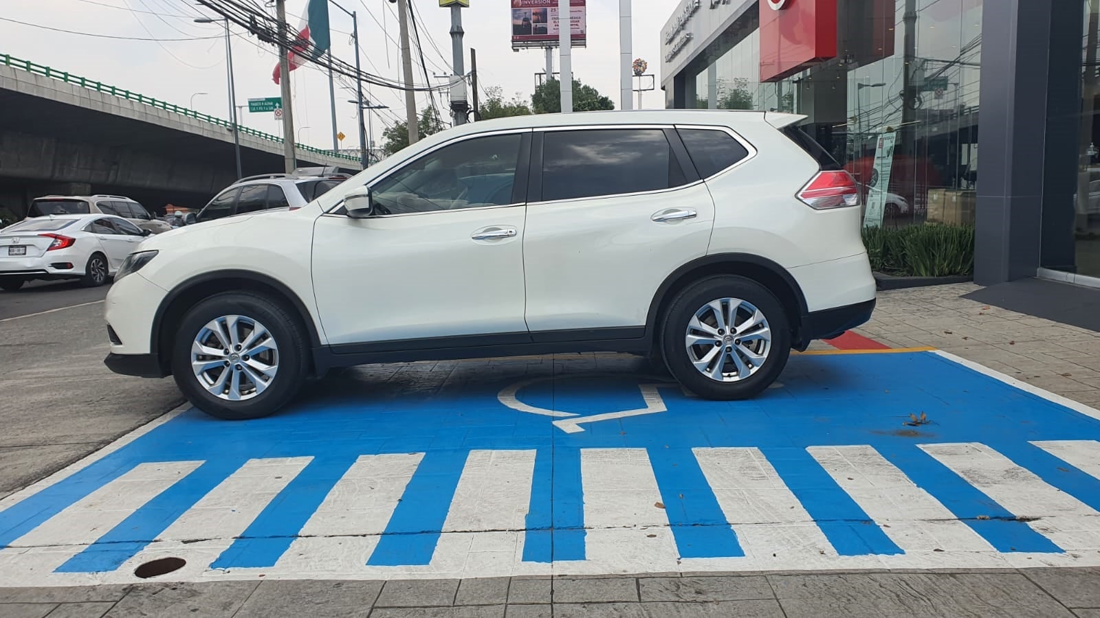 2016 Nissan X-TRAIL SENSE, 2.5L, 5 PUERTAS, AUT CVT, 3 FILAS