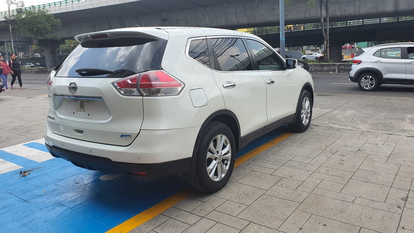 2016 Nissan X-TRAIL SENSE, 2.5L, 5 PUERTAS, AUT CVT, 3 FILAS