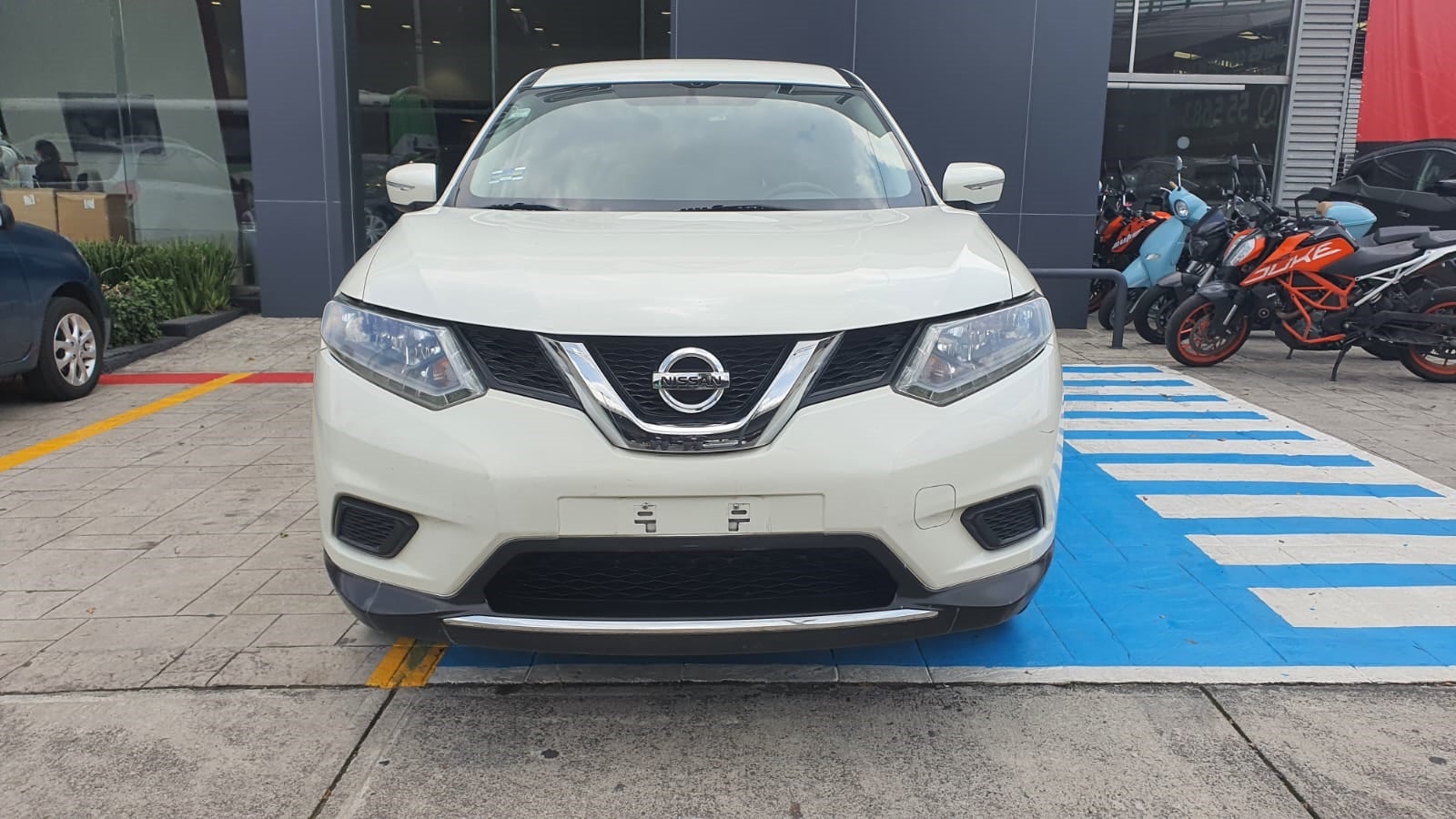 2016 Nissan X-TRAIL SENSE, 2.5L, 5 PUERTAS, AUT CVT, 3 FILAS