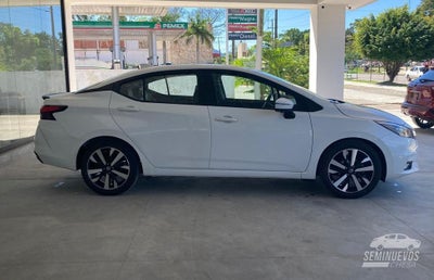 2022 Nissan Versa 1.6 Platinum Piel At