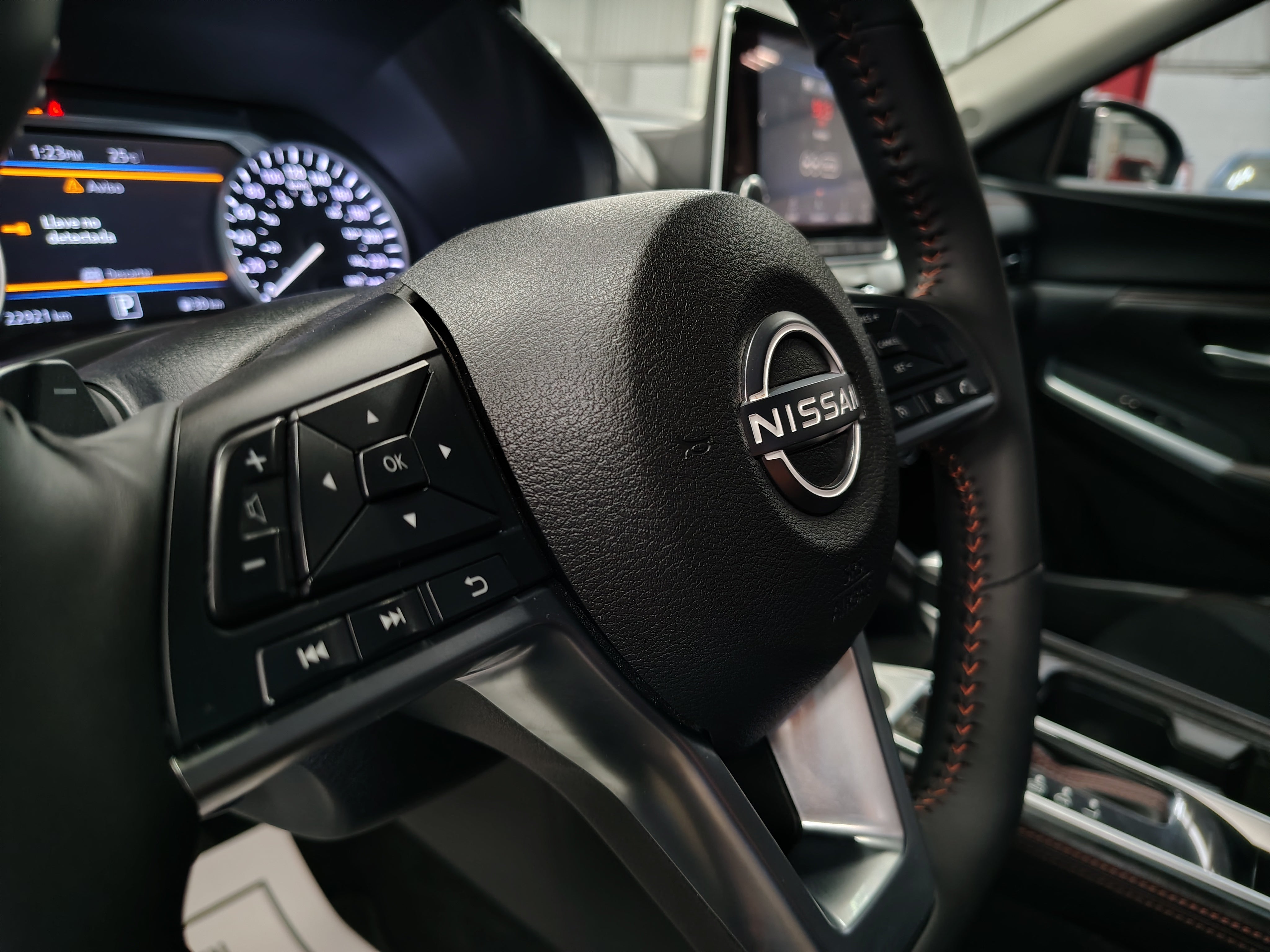 2025 Nissan SENTRA 4P SR BI-TONO L42.0 AUT