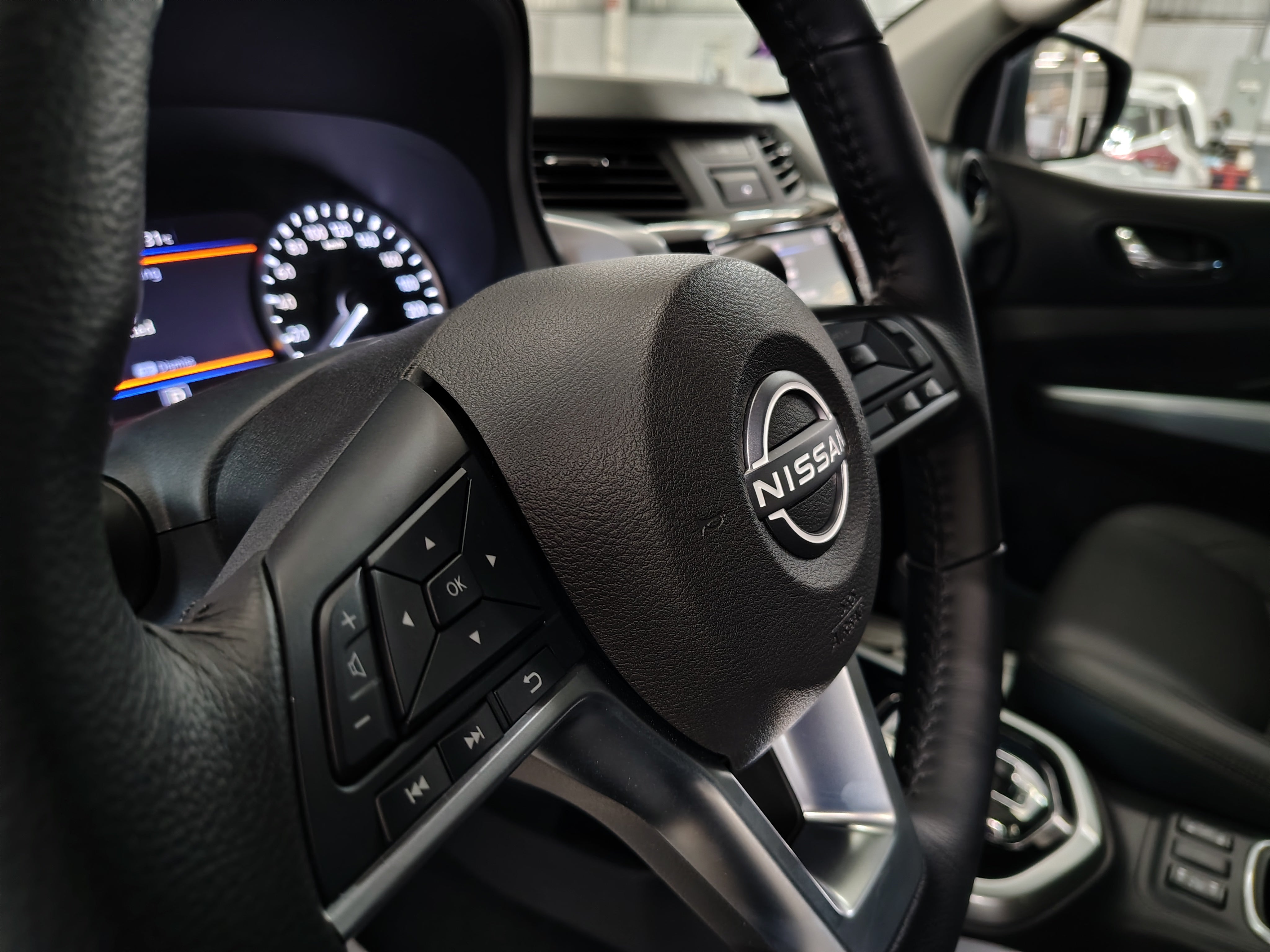 2025 Nissan FRONTIER 4P PLATINUM LE L42.5 AUT