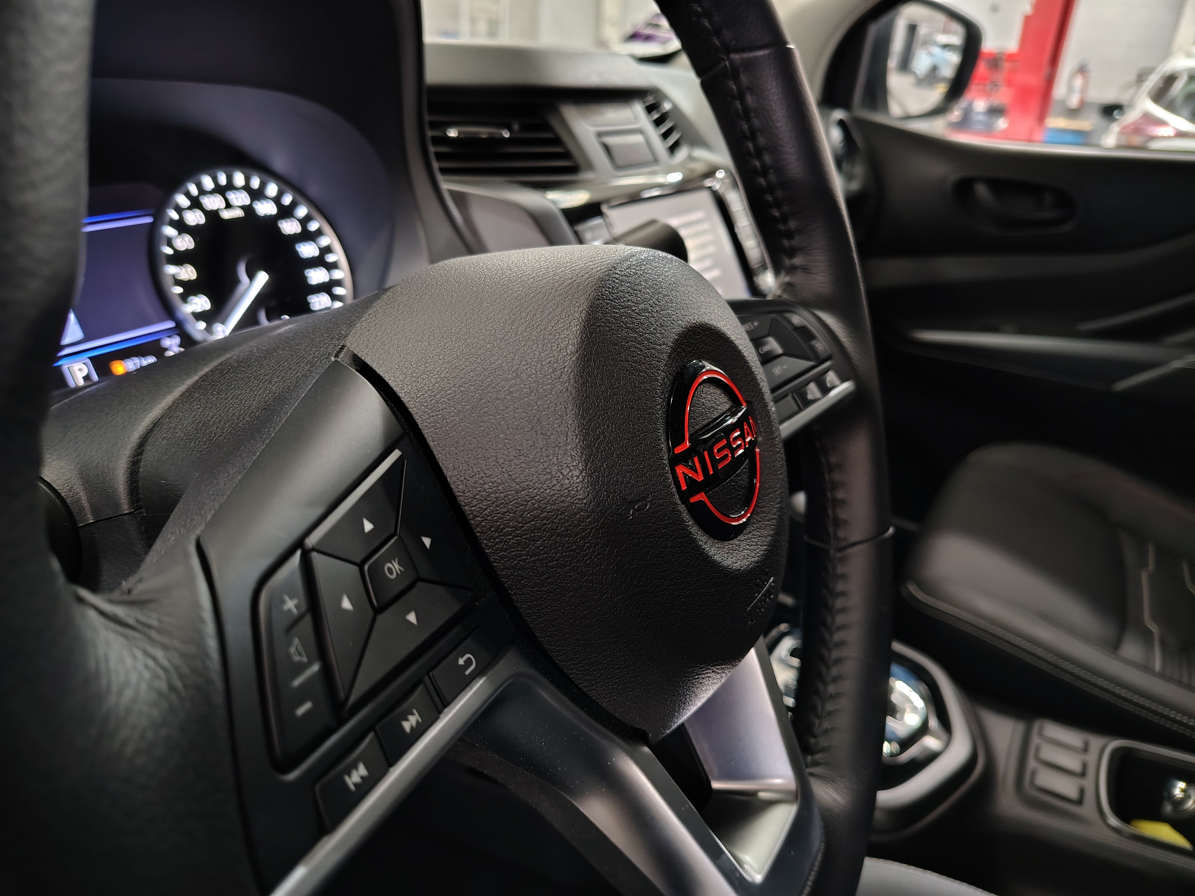 2025 Nissan FRONTIER 4P PRO-4X L42.5 AUT 4X4