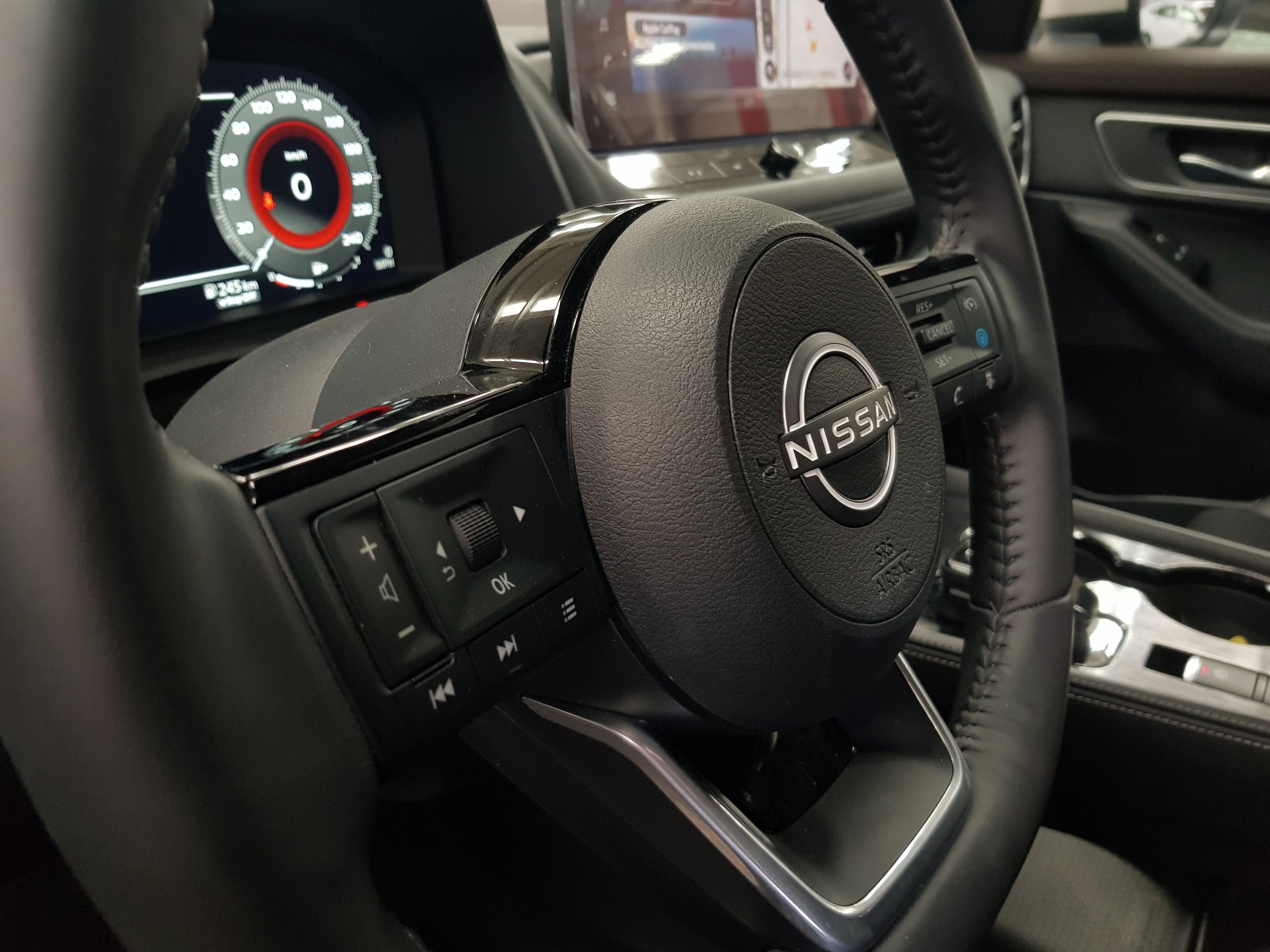 2025 Nissan X-TRAIL 5P PLATINUM E.POWER HEV L31.5 AUT