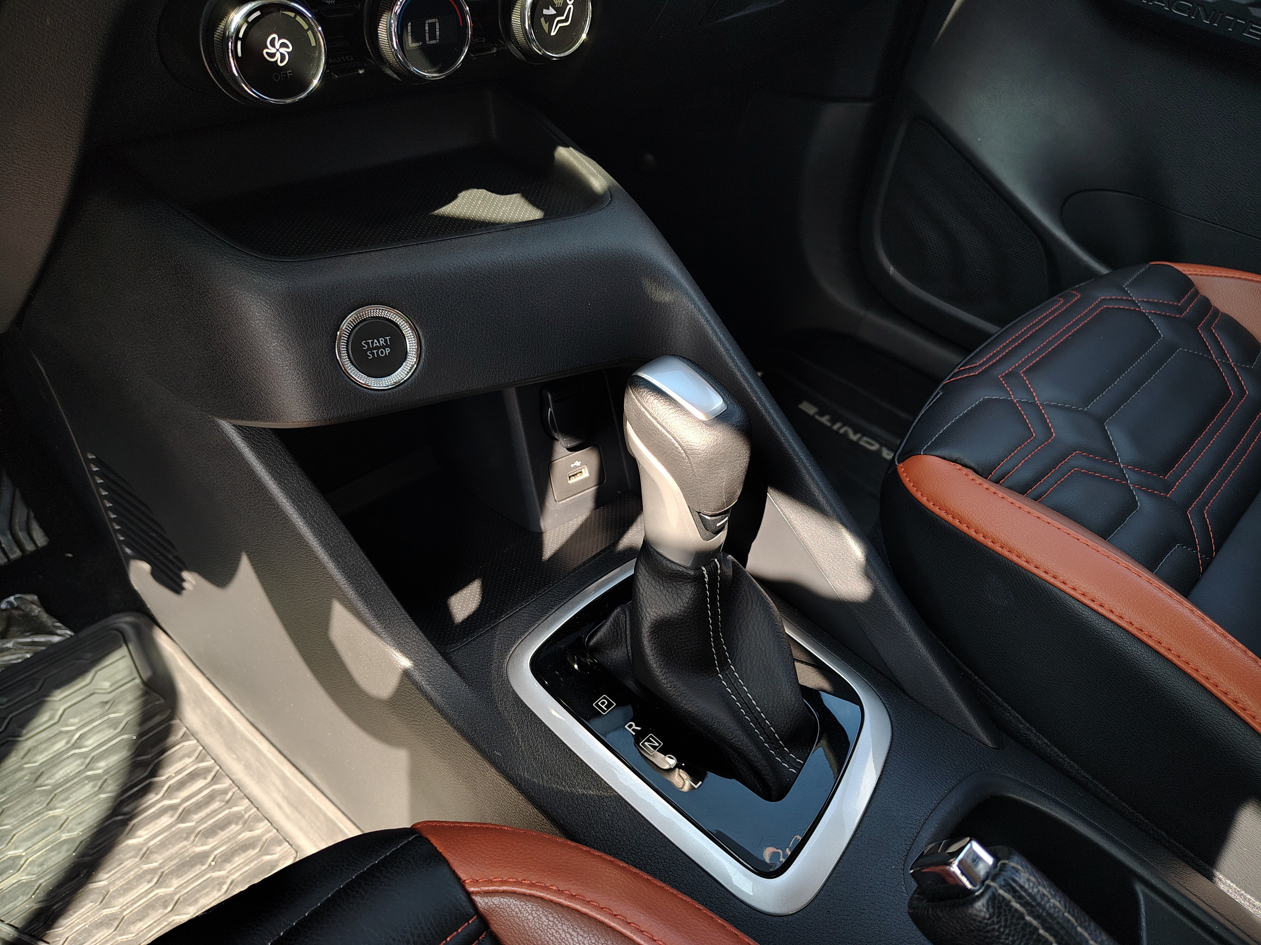 2025 Nissan MAGNITE 5 PUERTAS EXCLUSIVE 1.0 LTS CVT T