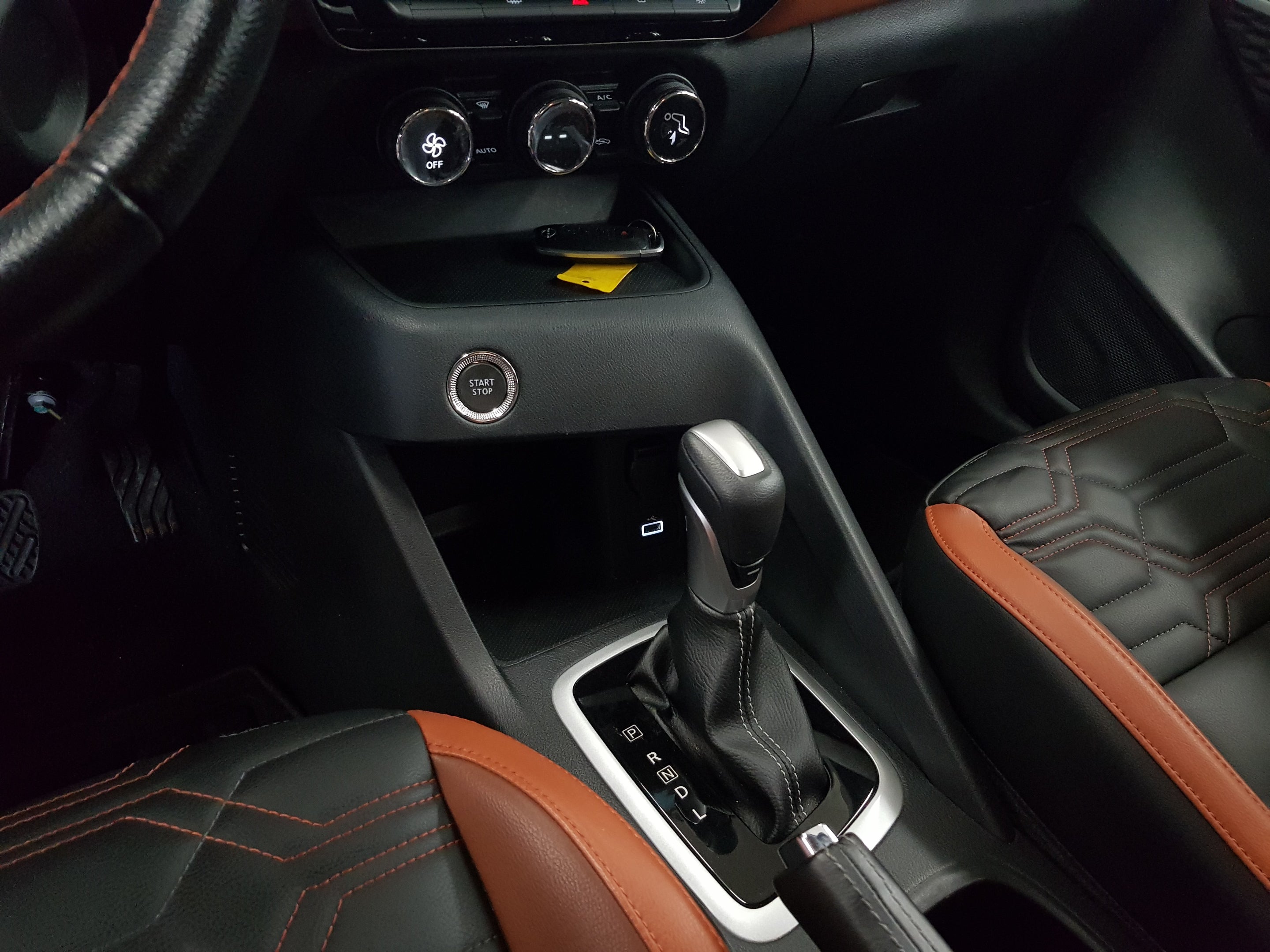 2025 Nissan MAGNITE 5 PUERTAS EXCLUSIVE 1.0 LTS CVT T