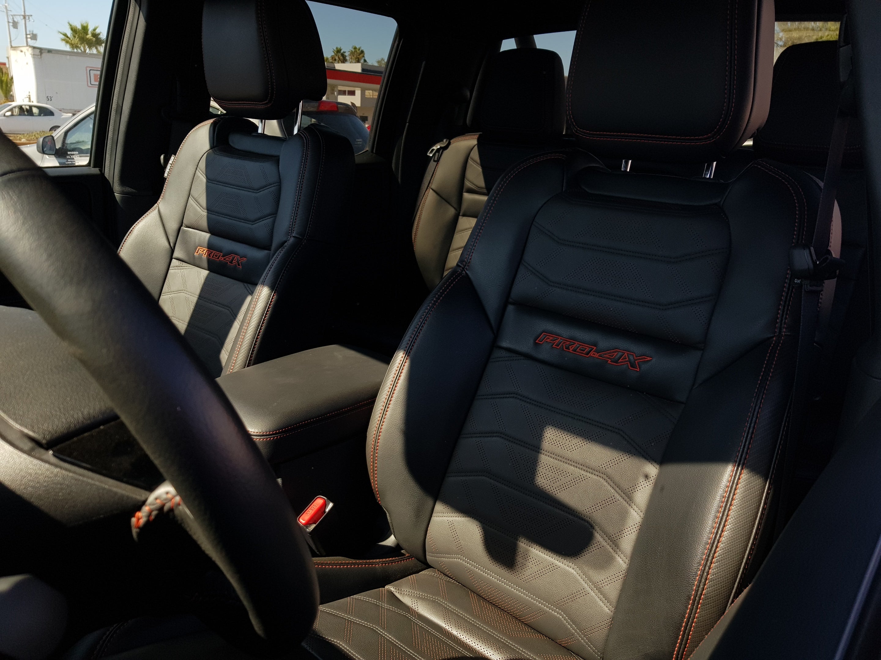 2025 Nissan FRONTIER 4P PRO-4X V63.8 AUT 4X4