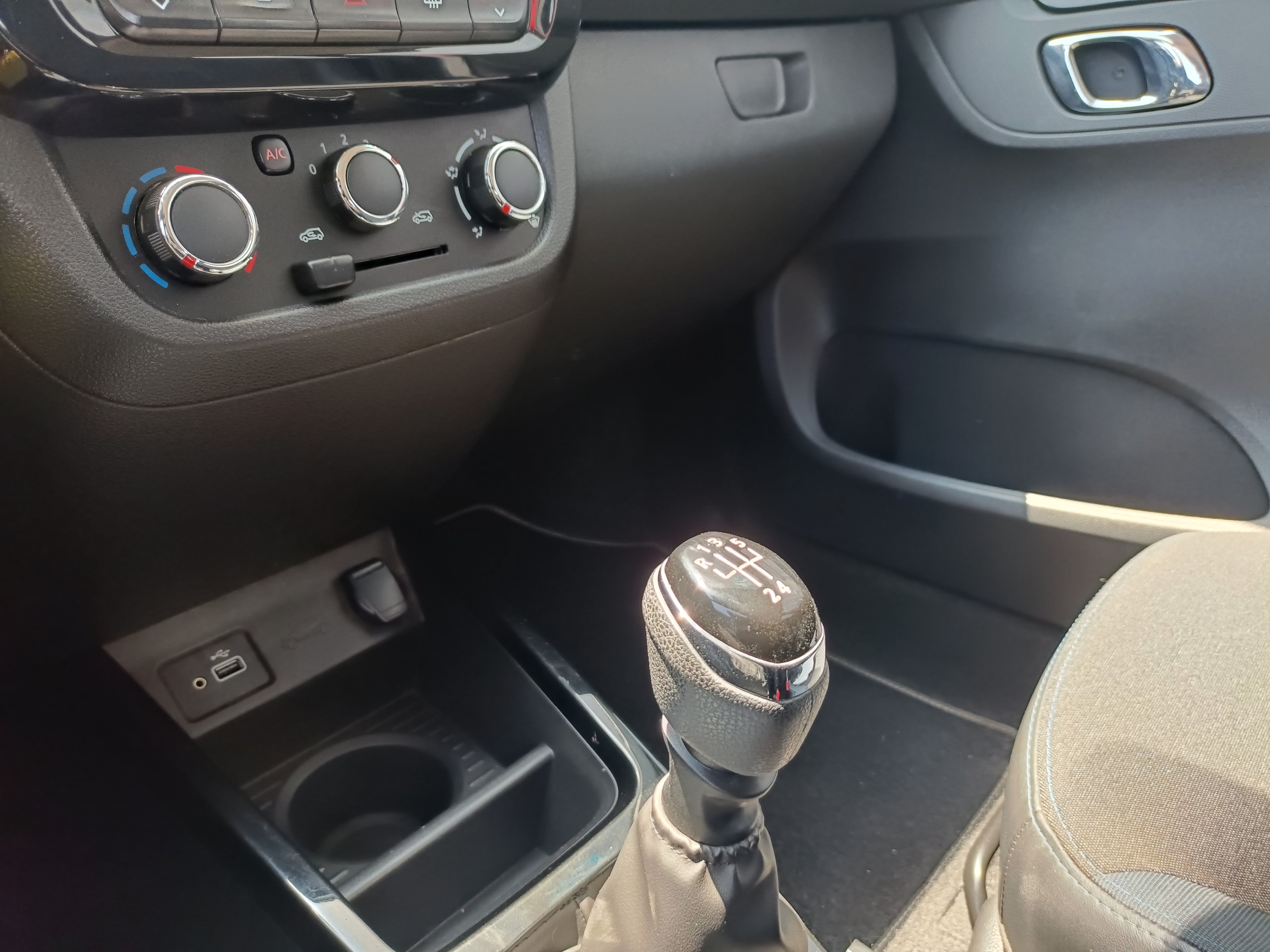 2023 RENAULT KWID 5 PTS BITONO TM5 AAC PANTALLA TOUCH 8 RA-14