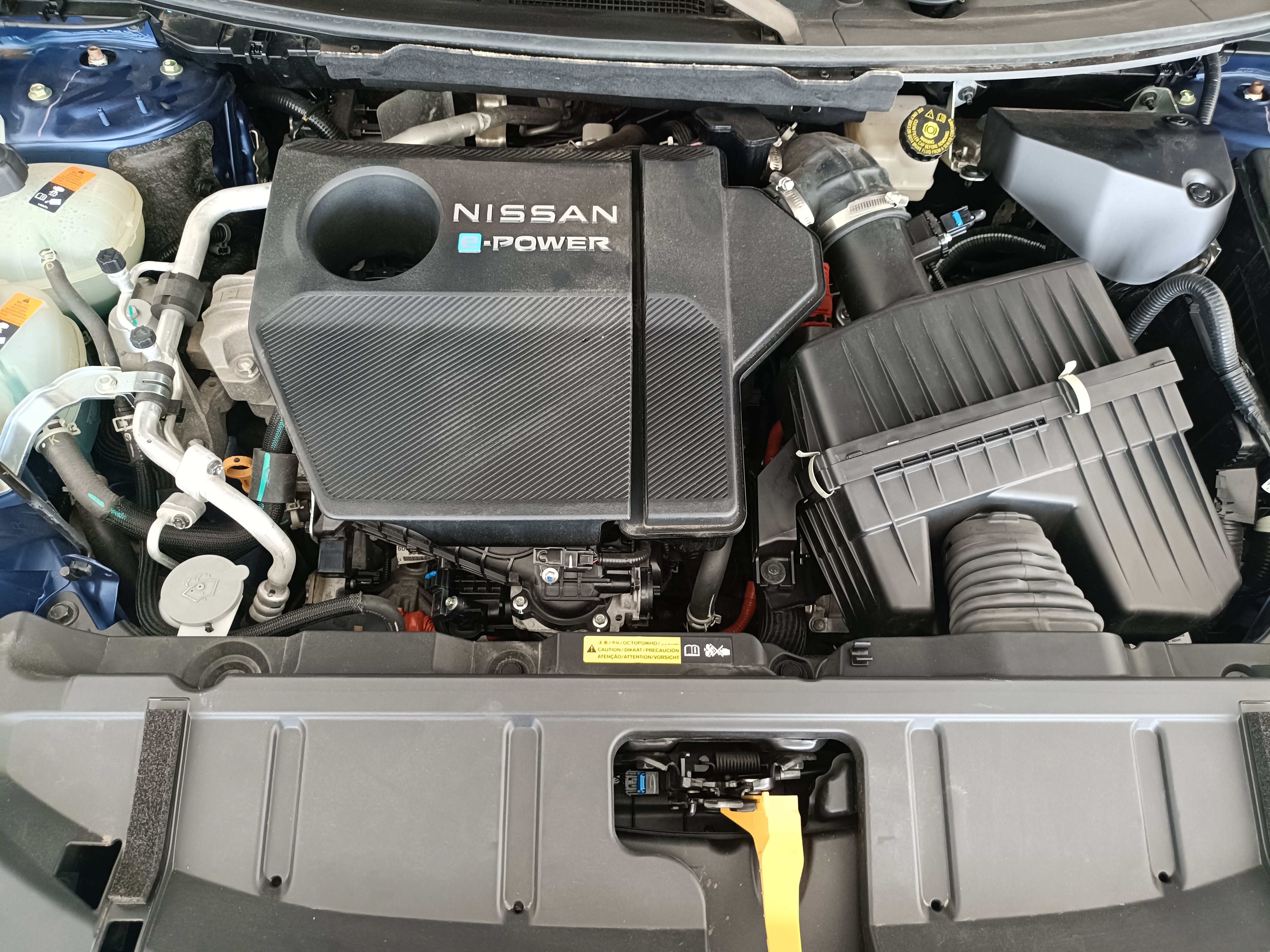 2025 Nissan X-TRAIL 5P PLATINUM E.POWER HEV L31.5 AUT
