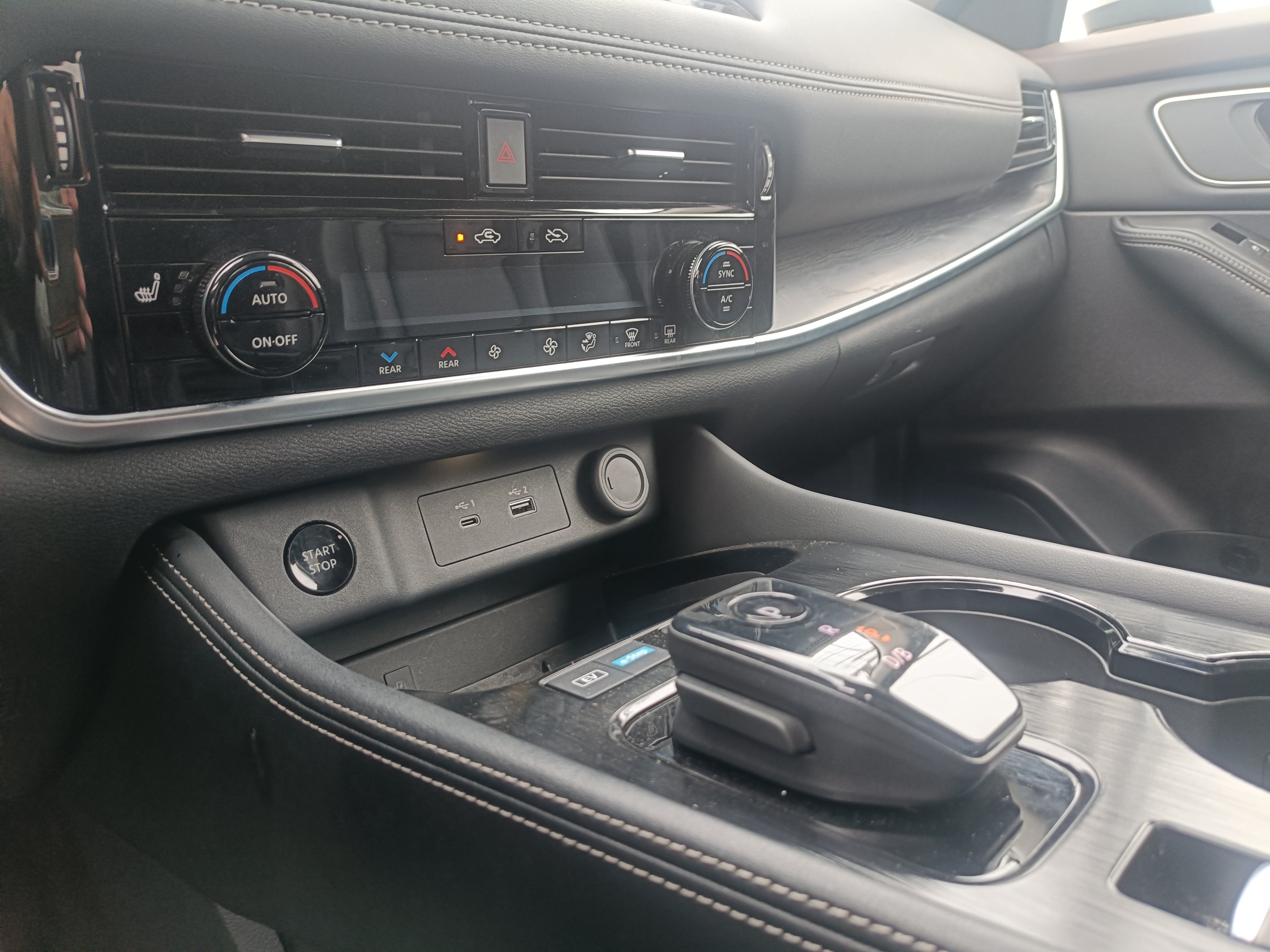 2026 Nissan X-TRAIL 5P PLATINUM E.POWER HEV L31.5 AUT