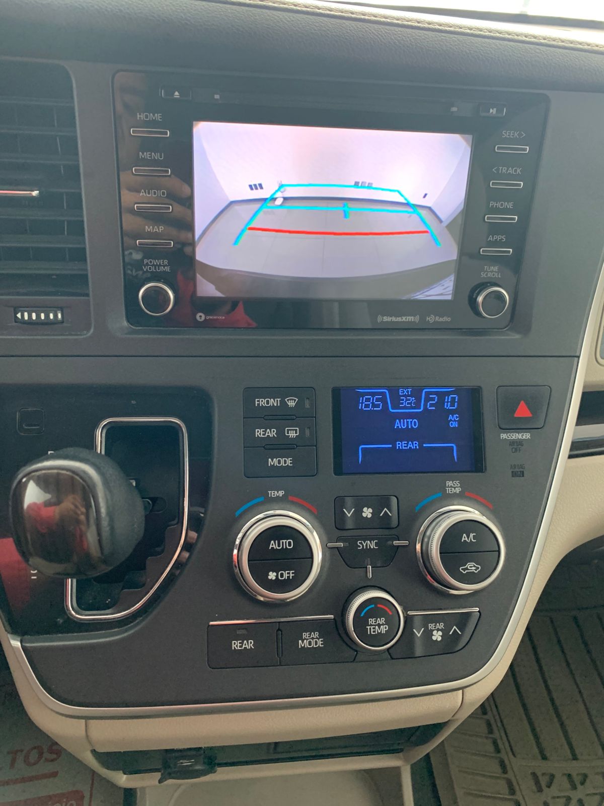 2020 Toyota SIENNA 5 PTS XLE TA BA BL CONSOLA EN TOLDO RA-17