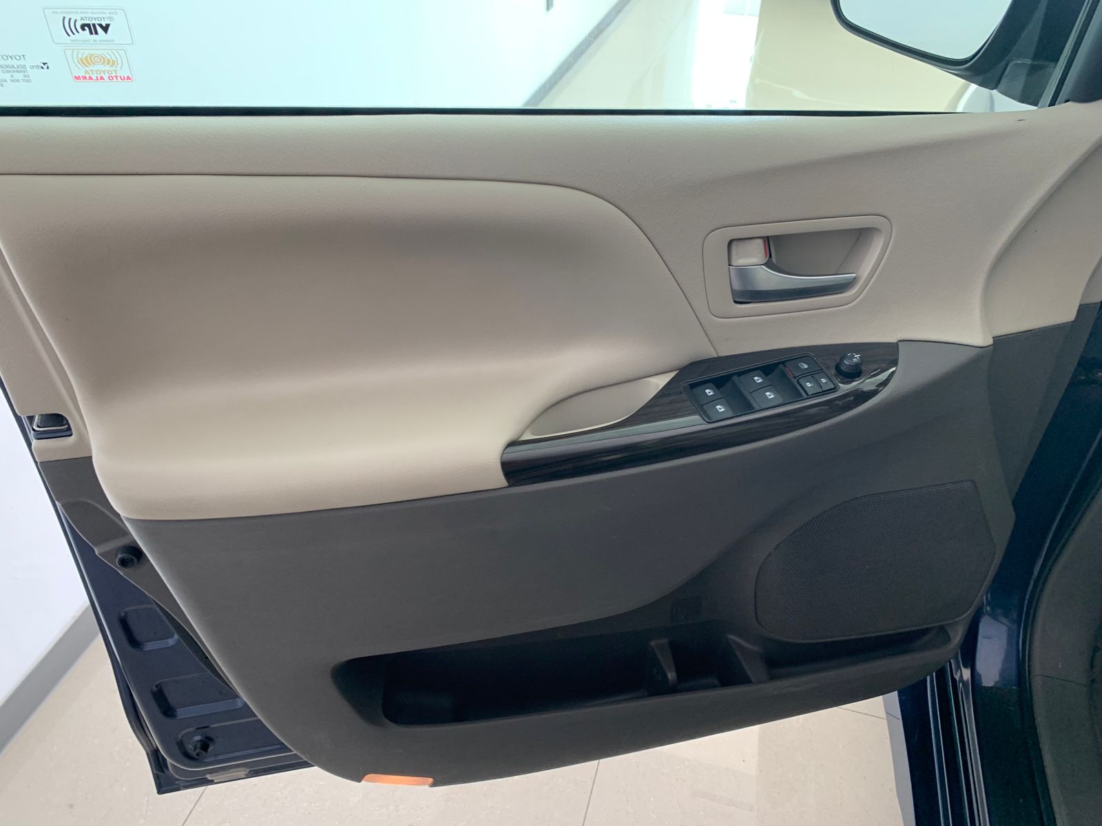 2020 Toyota SIENNA 5 PTS XLE TA BA BL CONSOLA EN TOLDO RA-17