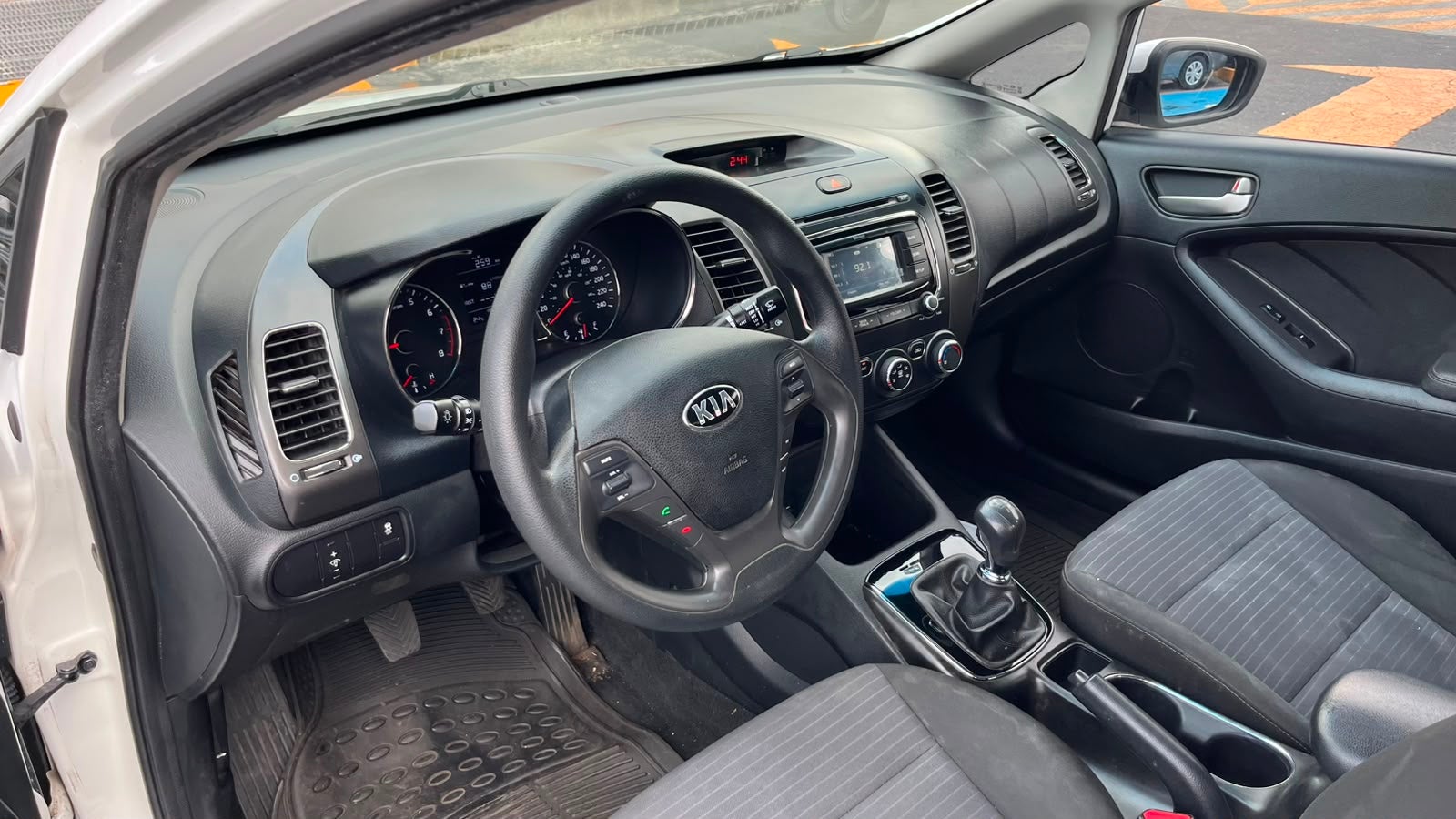 2018 Kia FORTE 4 PTS LX TA AAC BL F NIEBLA R-16