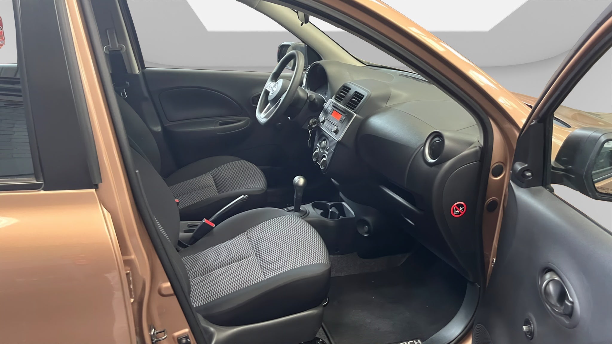 2022 Nissan MARCH 5 PTS HB SENSE TA AAC R-14