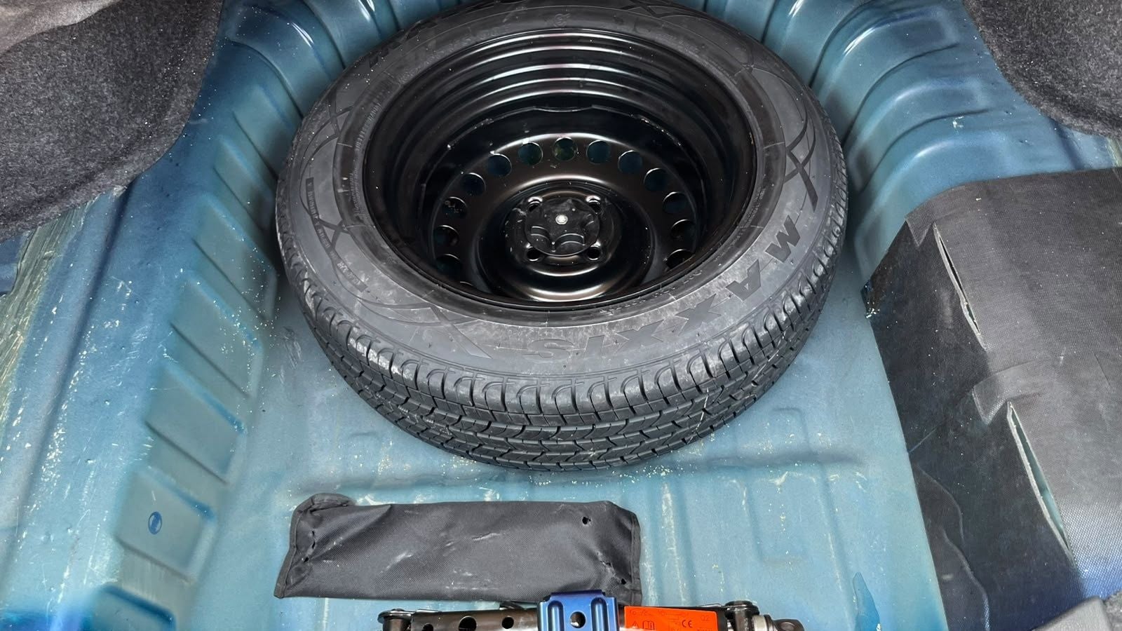 2025 Nissan V-DRIVE 4P L41.6 MAN AUDIO
