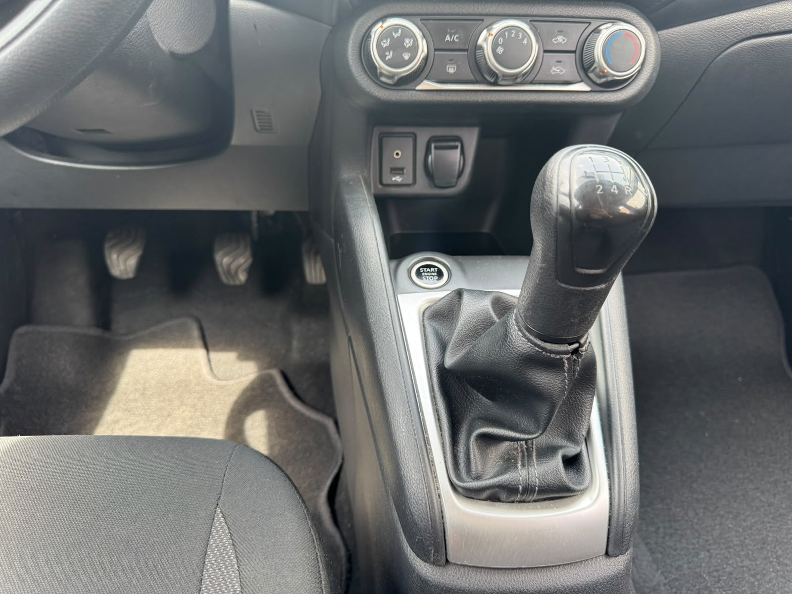 2020 Nissan VERSA 4 PTS SENSE TA AAC VE R-15