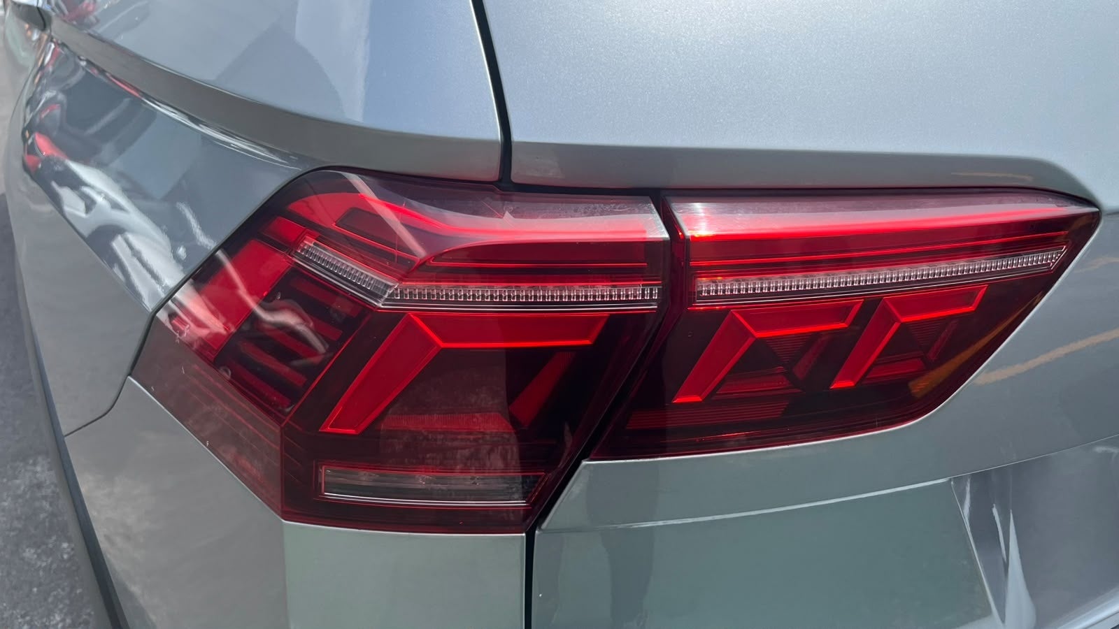 2022 Volkswagen TIGUAN 5 PTS R-LINE 20T DSG PIEL QCP F LED RA-19