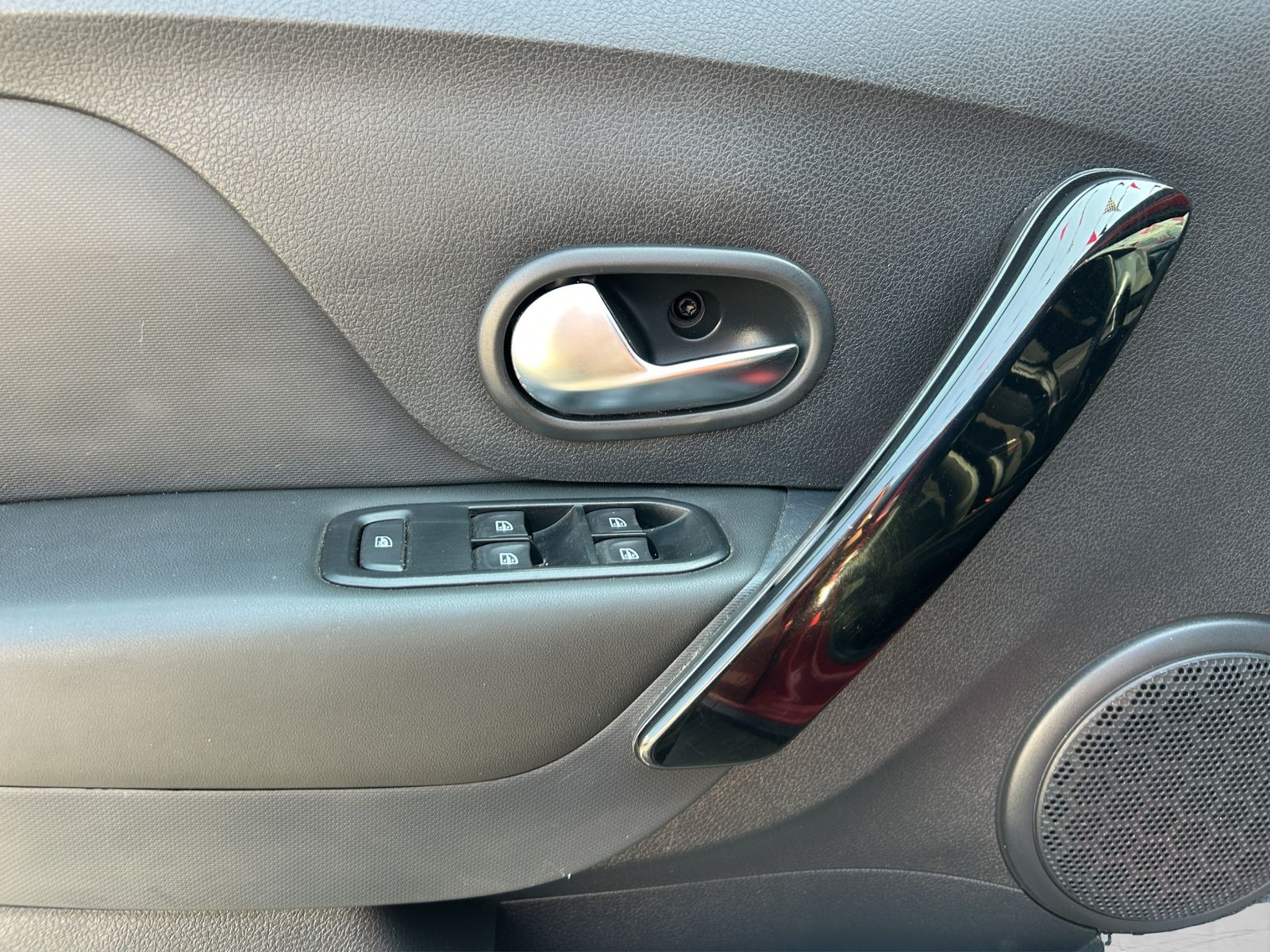 2023 RENAULT STEPWAY 5 PTS HB STEPWAY INTENS 16L TA AAC AUT VE GPS RA-16