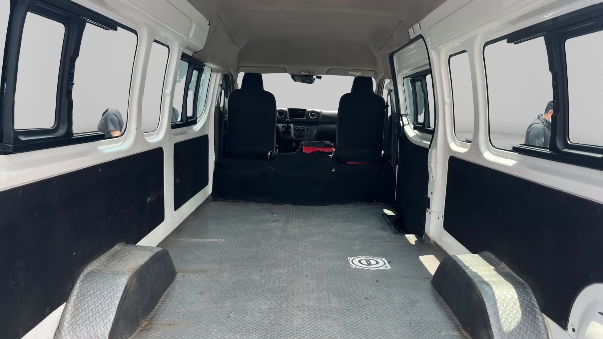 2023 Nissan URVAN 4 PTS AMPLIA VENTANAS TM5