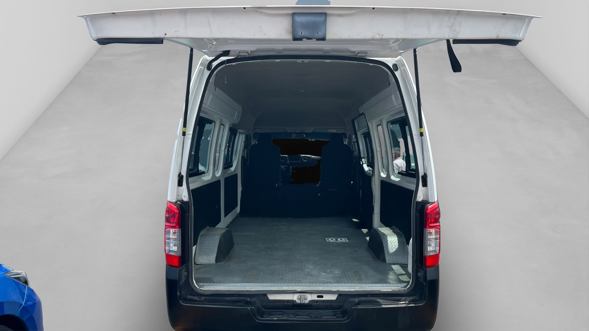 2023 Nissan URVAN 4 PTS AMPLIA VENTANAS TM5