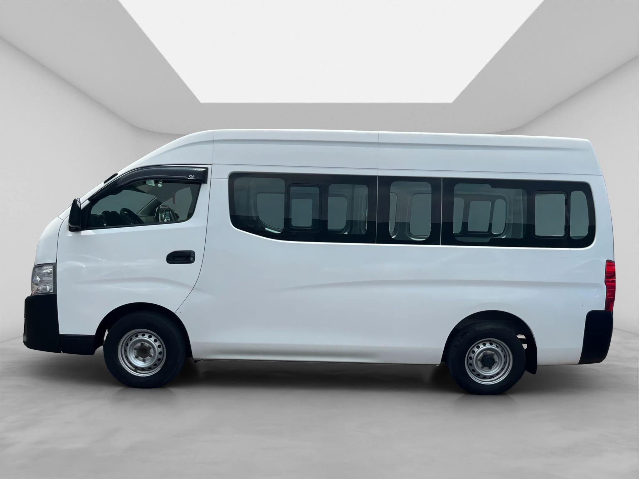 2023 Nissan URVAN 4 PTS AMPLIA VENTANAS TM5