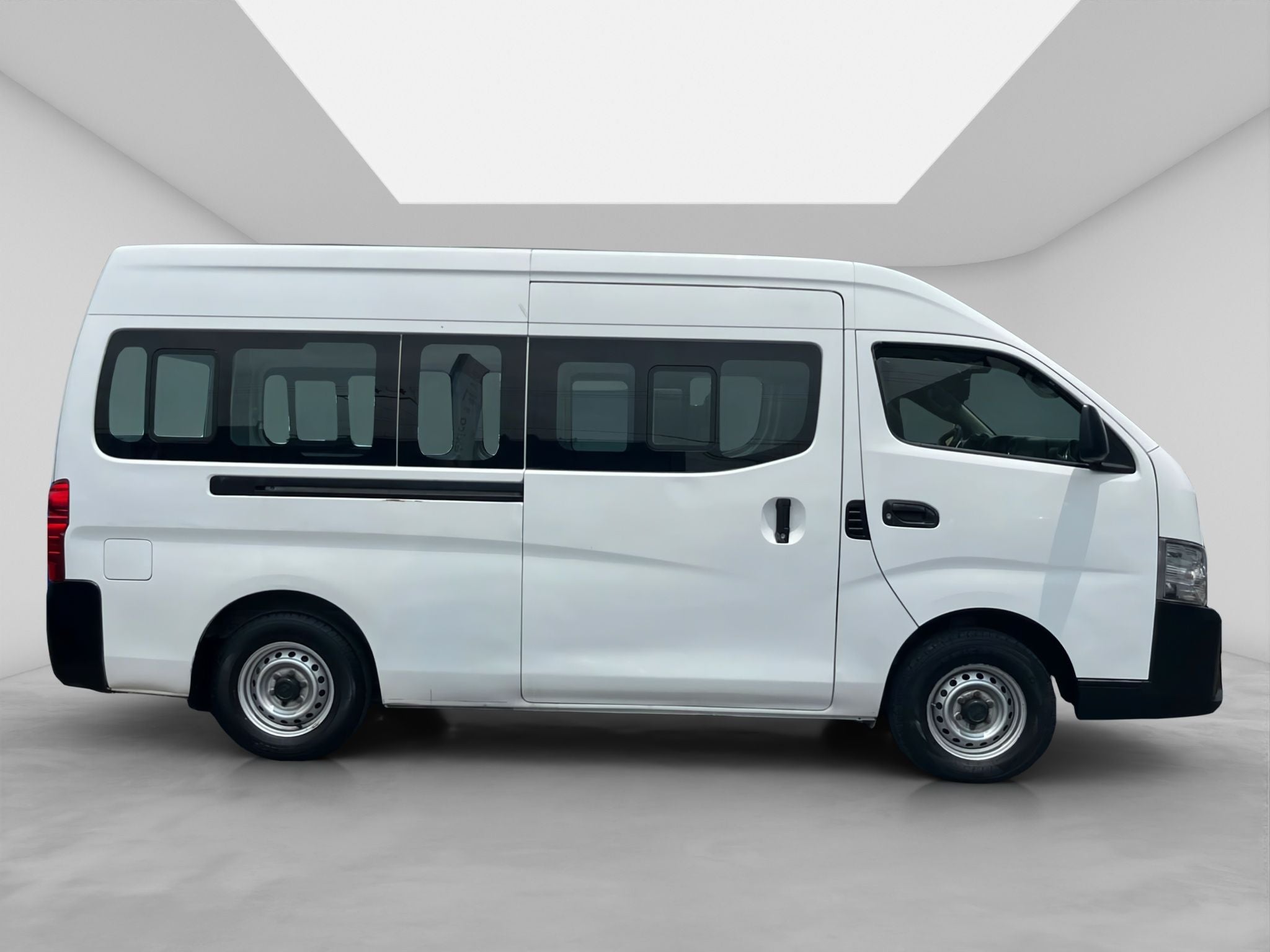 2023 Nissan URVAN 4 PTS AMPLIA VENTANAS TM5