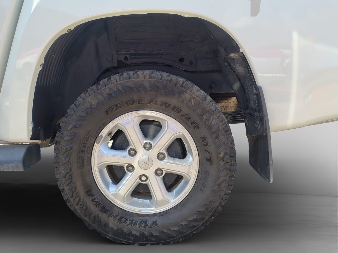 2023 Mitsubishi L200 4 PTS GLX CABINA DOBLE 24TD TM5 4X4