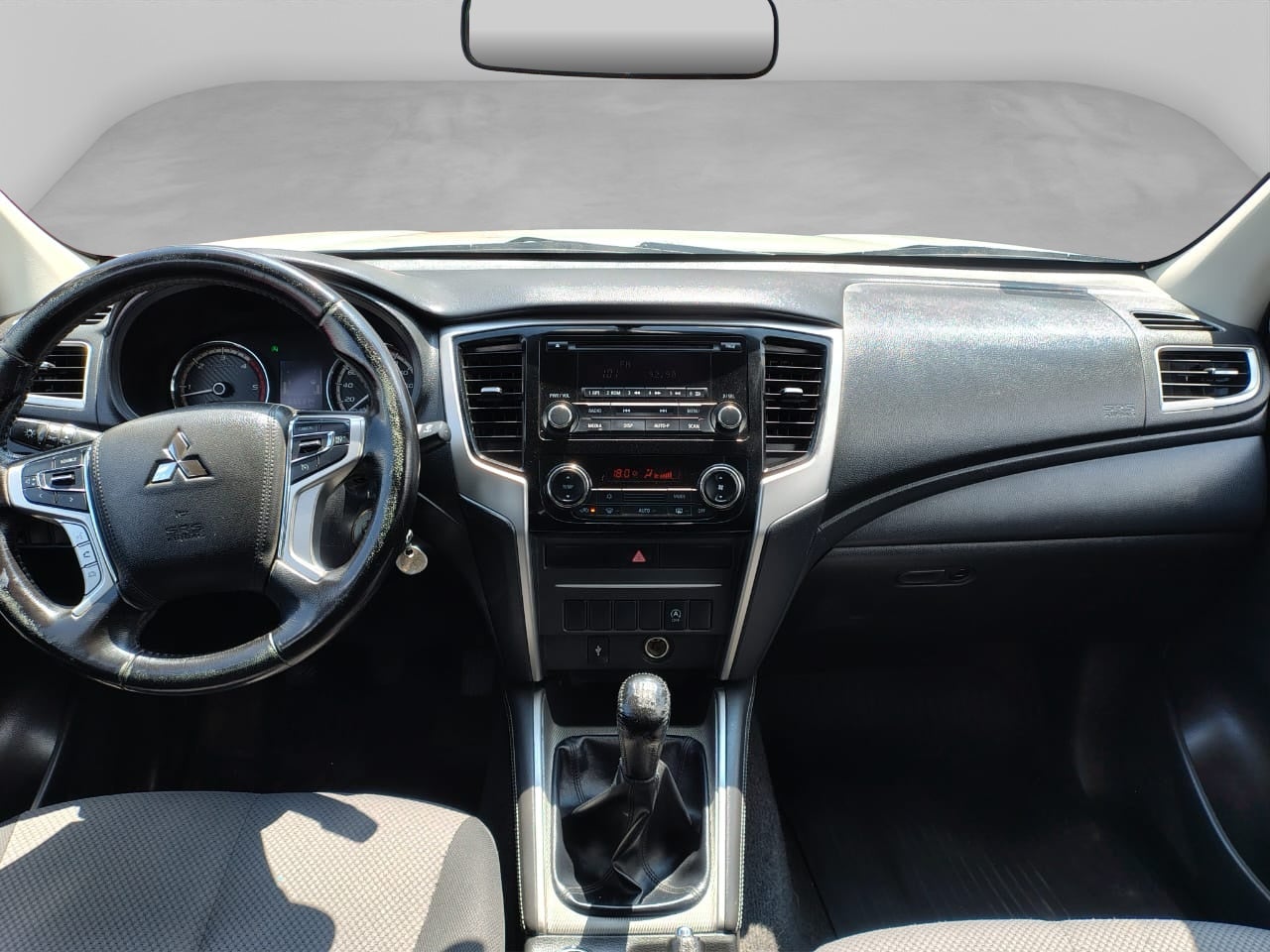 2023 Mitsubishi L200 4 PTS GLX CABINA DOBLE 24TD TM5 4X4