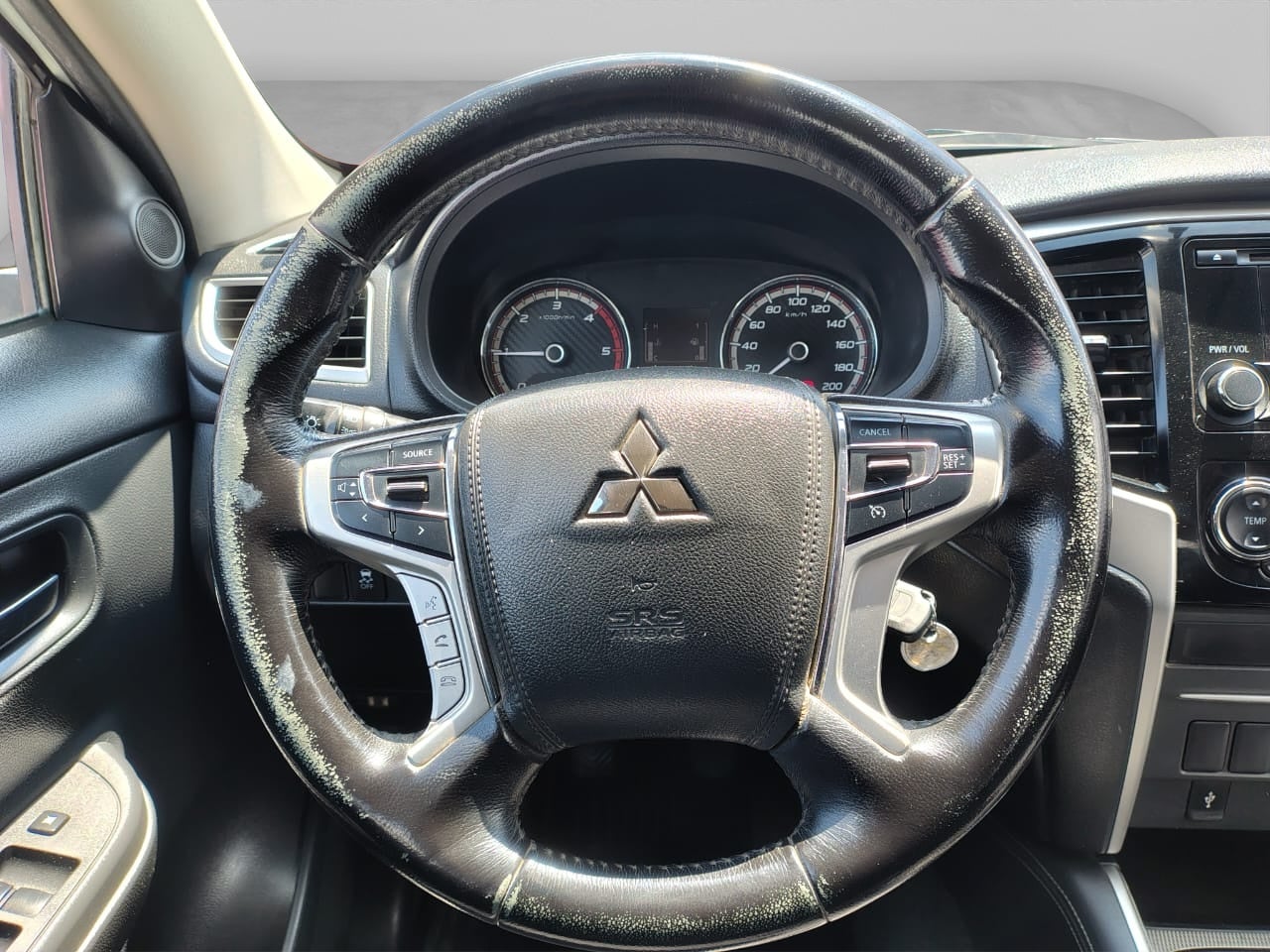 2023 Mitsubishi L200 4 PTS GLX CABINA DOBLE 24TD TM5 4X4