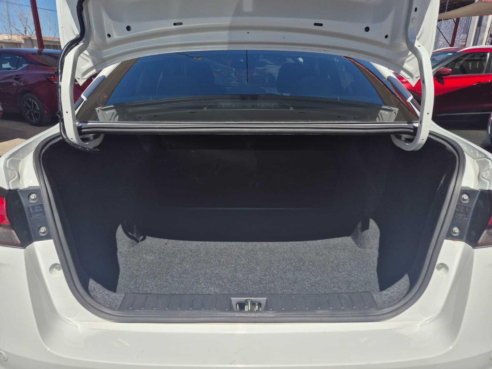 2024 Nissan VERSA 4P SENSE L41.6 AUT