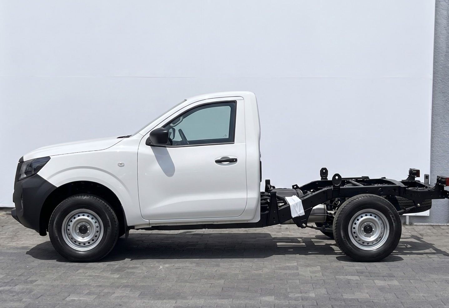 2026 Nissan NP300 CHASIS CABINA 2P L42.5 MAN AA VDC