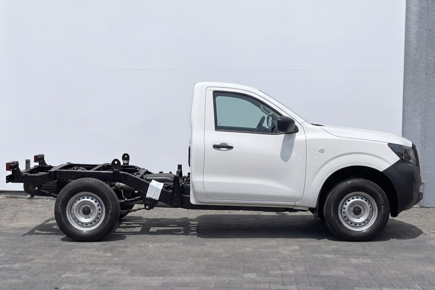 2026 Nissan NP300 CHASIS CABINA 2P L42.5 MAN AA VDC