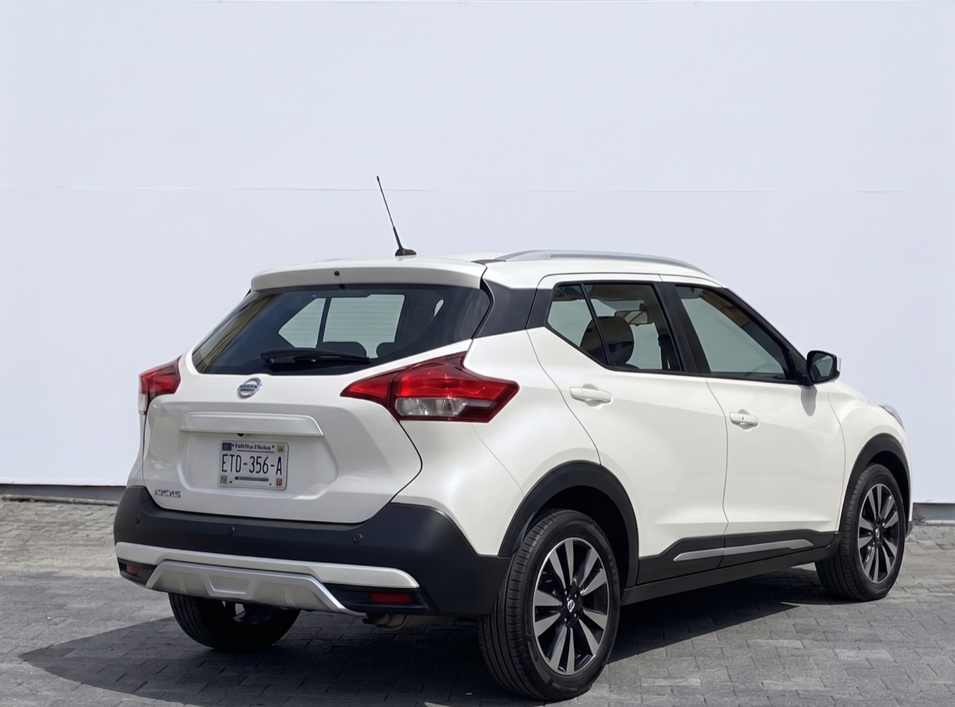 2020 Nissan KICKS 5 PTS EXCLUSIVE 16L TA AAC AUT PIEL VE GPS RA-17