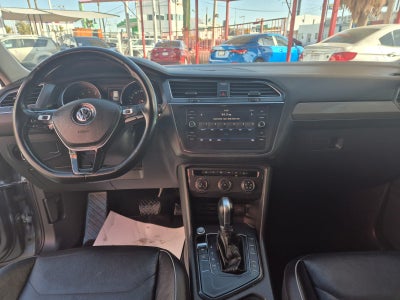 2018 Volkswagen TIGUAN 5 PTS COMFORTLINE 14T DSG CAMARA REVERSA F NIEBLA RA-17