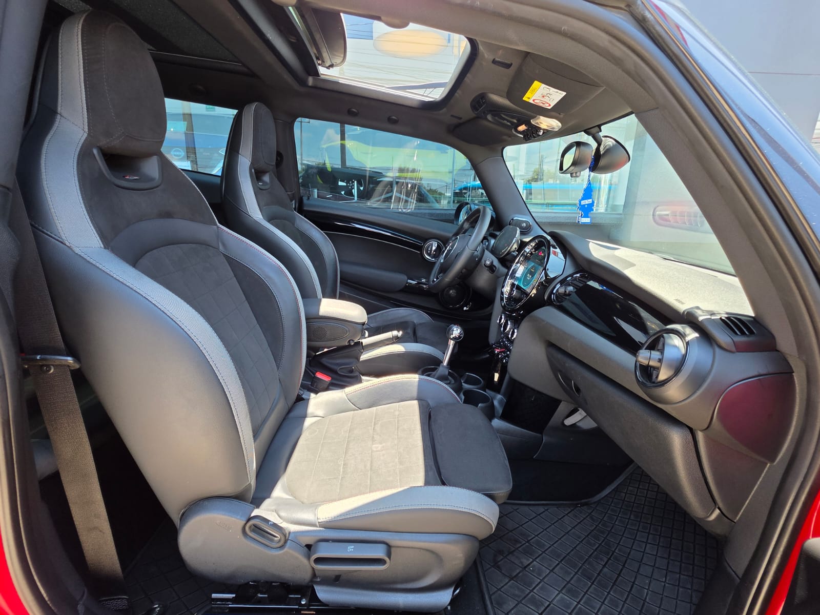 2024 MINI COOPER 3P JCW ICONIC L42.0T AUT