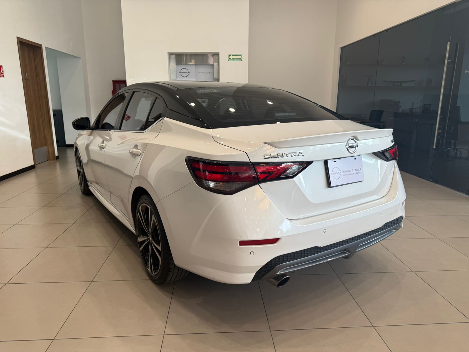 2023 Nissan SENTRA 4 PTS SR CVT AAC ASTOS DEPORTIVOS BOSE QC F LED RA-18