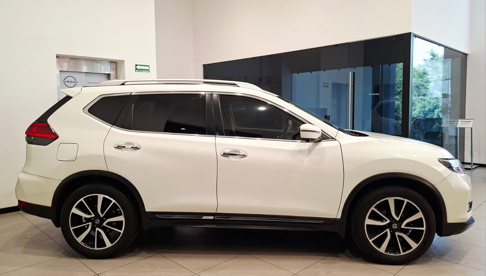 2018 Nissan X-TRAIL 5 PTS EXCLUSIVE CVT PIEL CD QC GPS 5 PAS RA-18