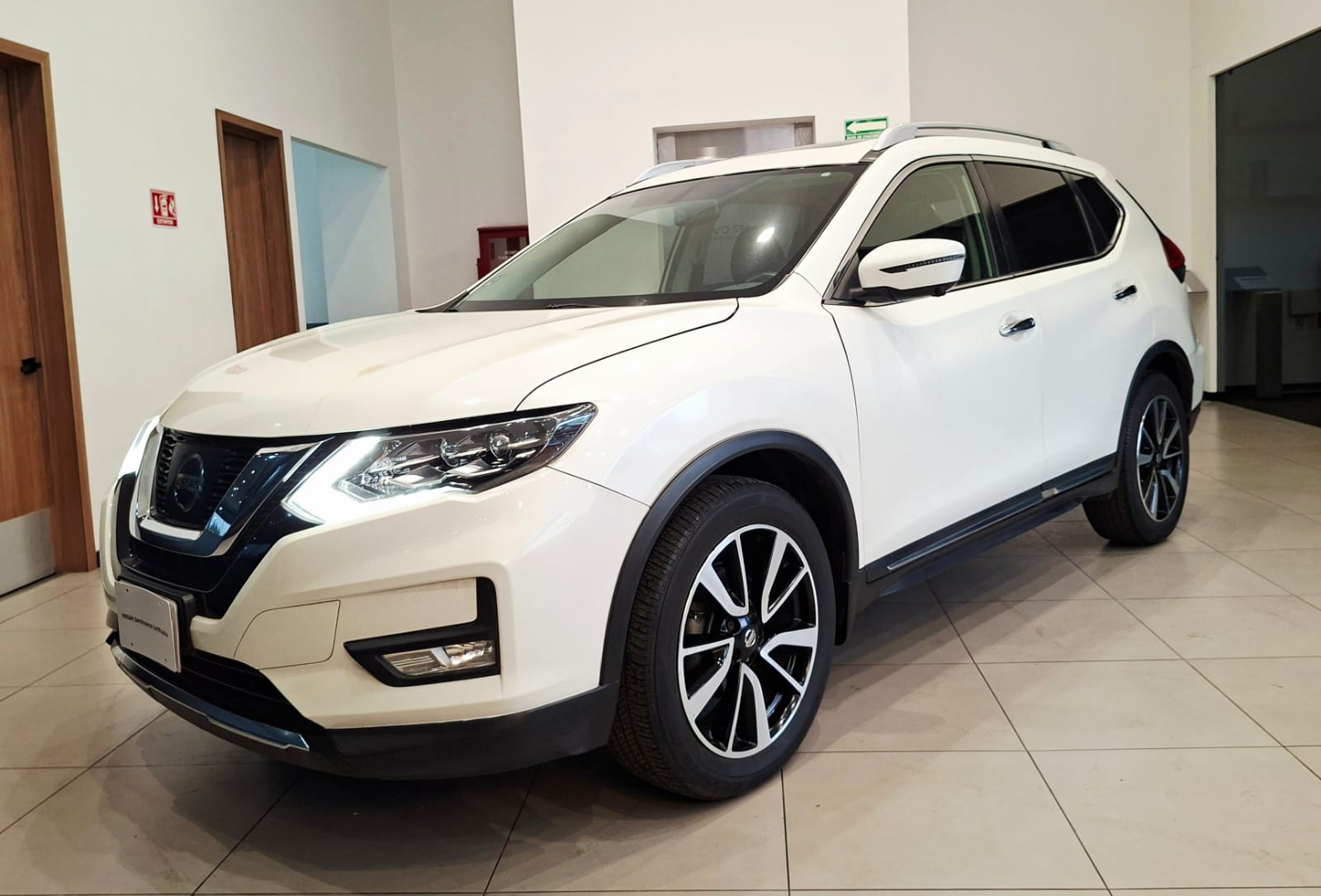 2018 Nissan X-TRAIL 5 PTS EXCLUSIVE CVT PIEL CD QC GPS 5 PAS RA-18